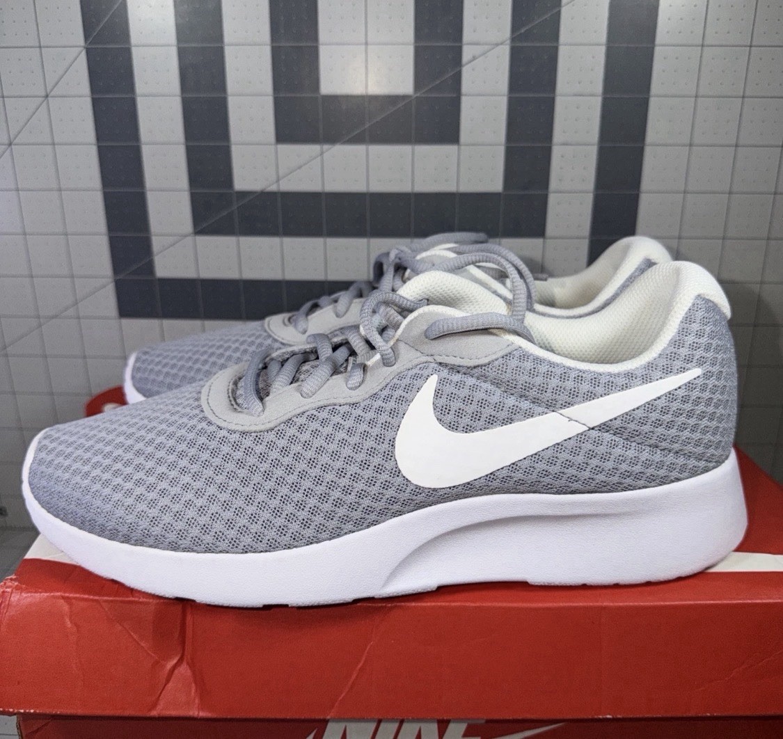 Nike Tanjun Wolf Grey Womens Athletic Walking Running Sneakers 812655010 Size 9
