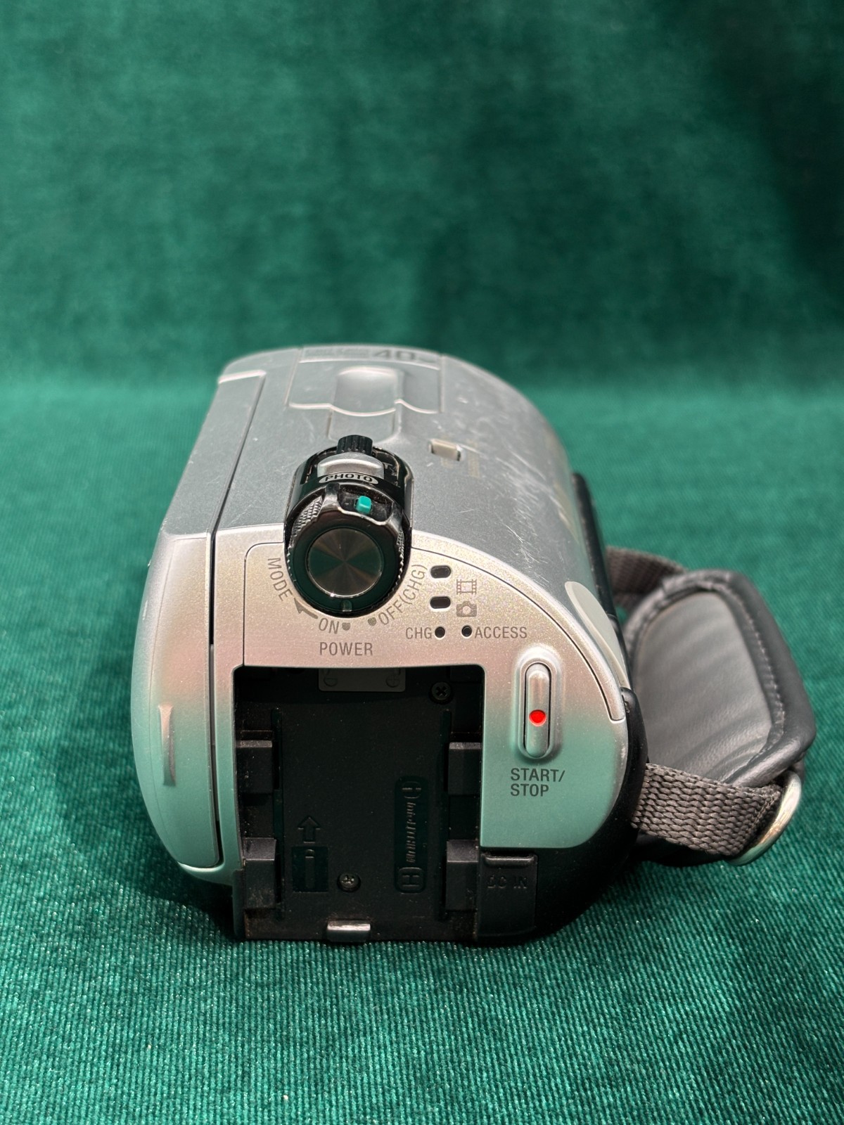 Sony DCR-SR33E Digital Video Camera Recorder