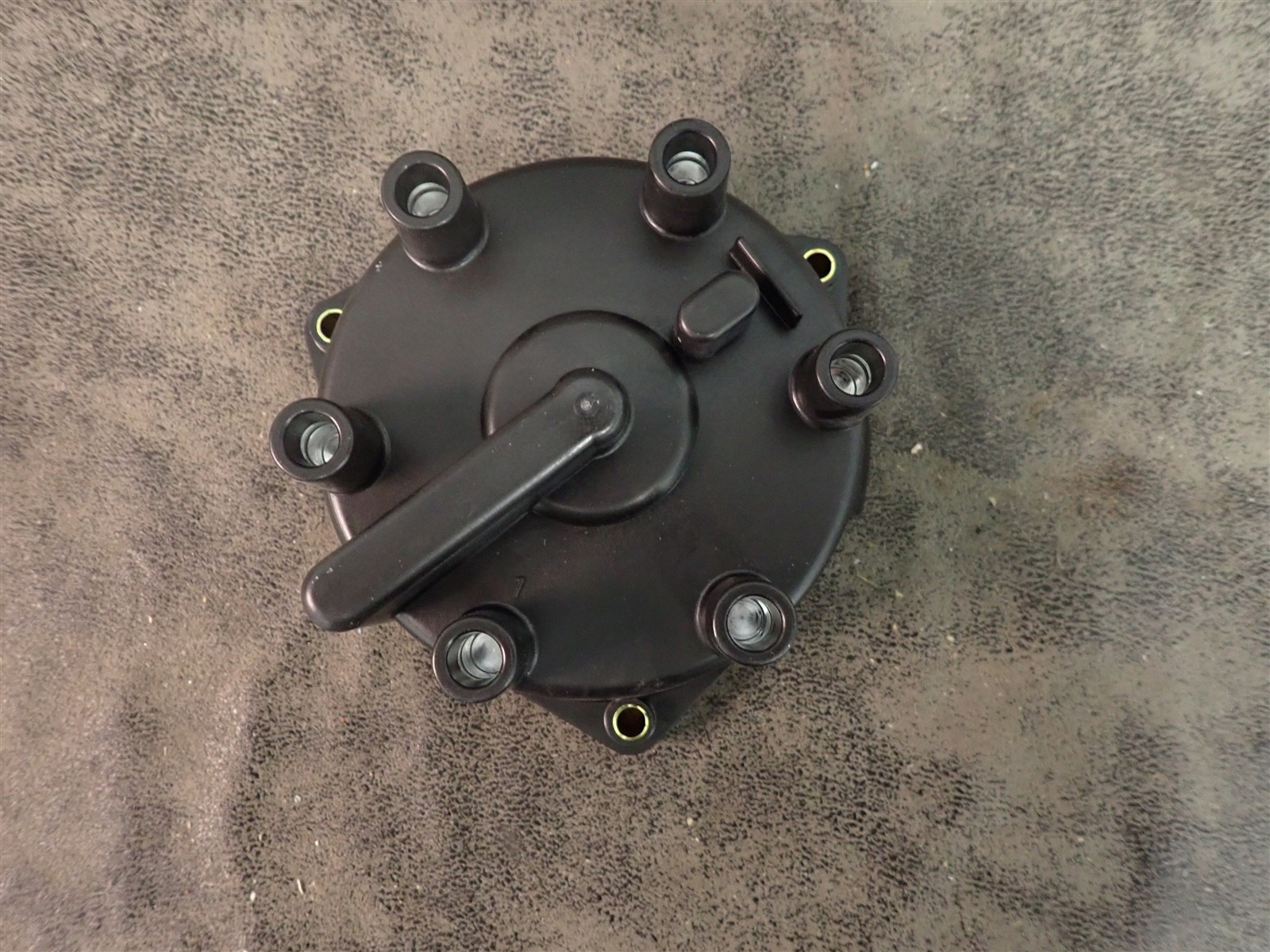 NEW WVE 5D1210 Distributor Cap (G218)