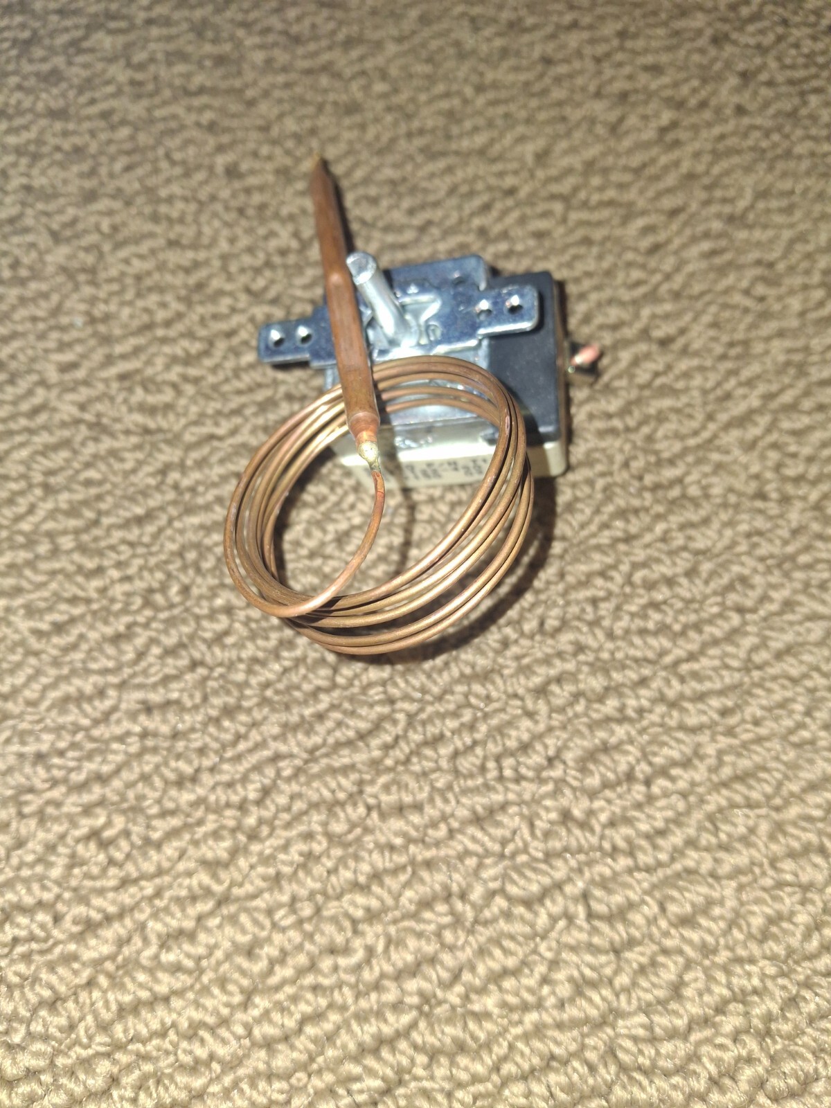 BRAND NEW ----Bki Thermostat T0095 for BKI hot cases - 120/250V 450 Deg