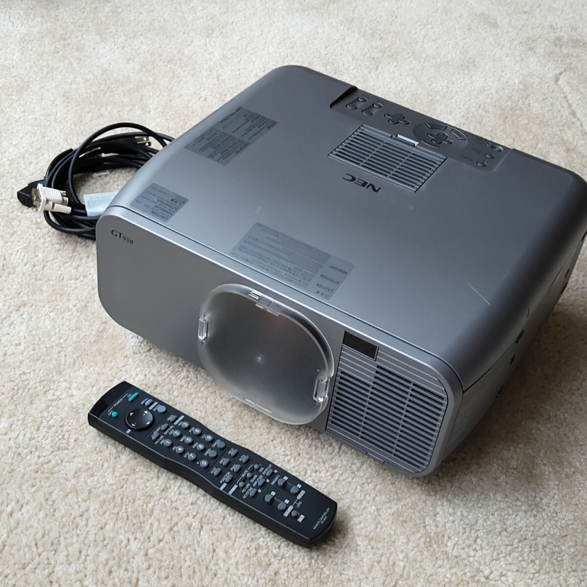 Nice! NEC GT950 Conference Room Projector XGA 2000 Lumens + Remote 93% Lamp Life