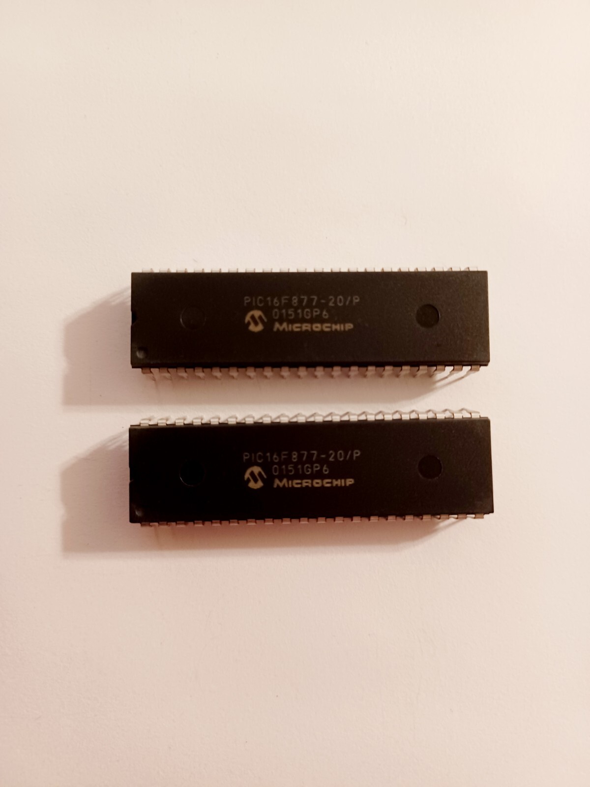 Lot of 2* MICROCHIP PIC16F877-20/P DIP-40 8-Bit CMOS FLASH, USA seller!!!