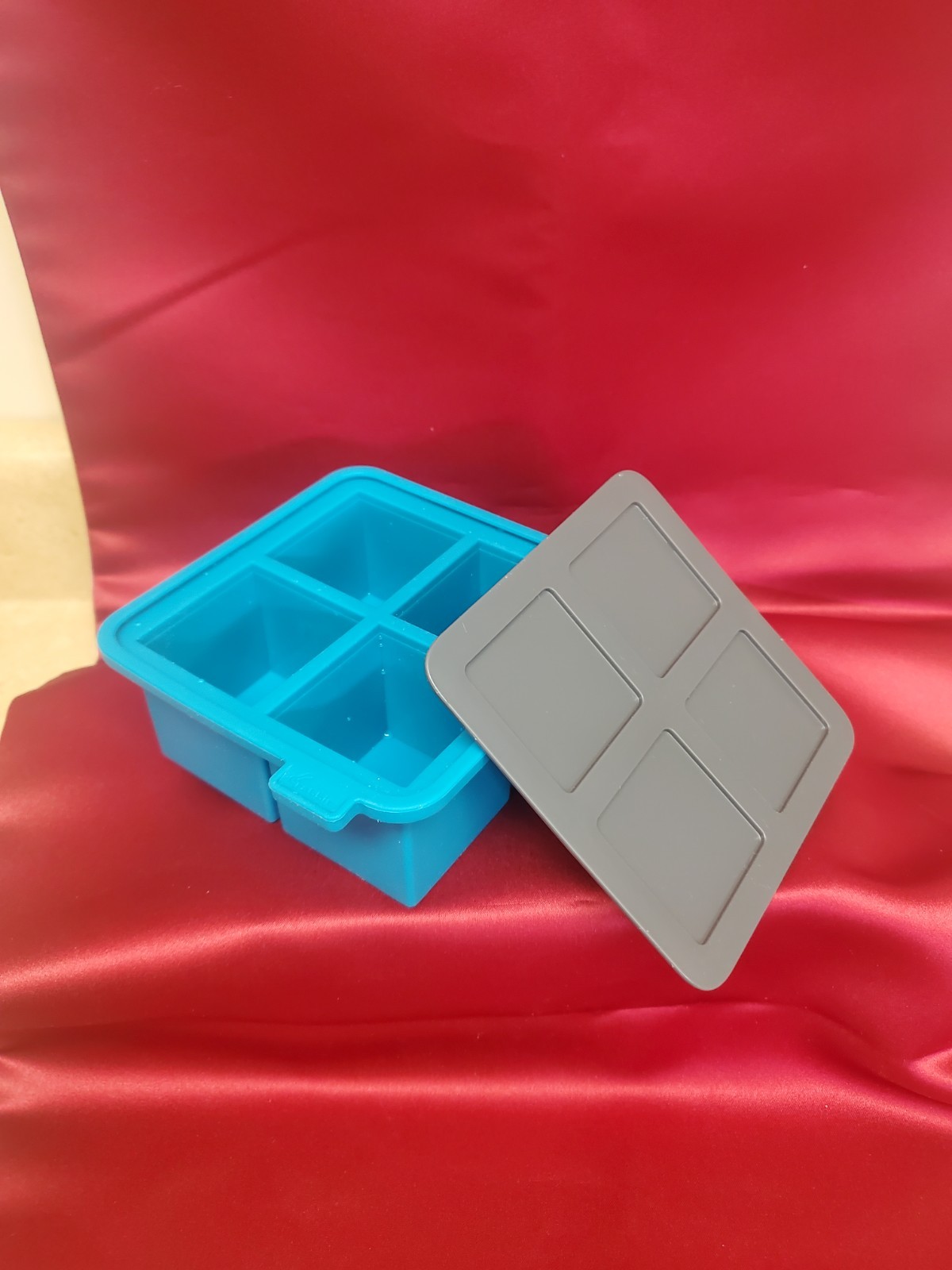 King Cube Silicone  Ice Cube/ Frozen Dessert Mold By Rabbit In Teal/Gray