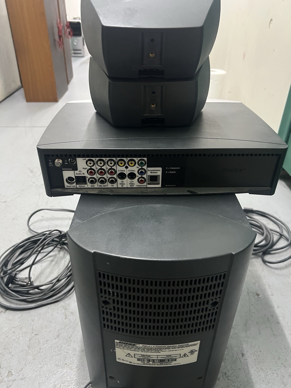 BOSE AV3-2-1 II Media Center PS3-2-1 II Powered Speaker System Bundle No Remote