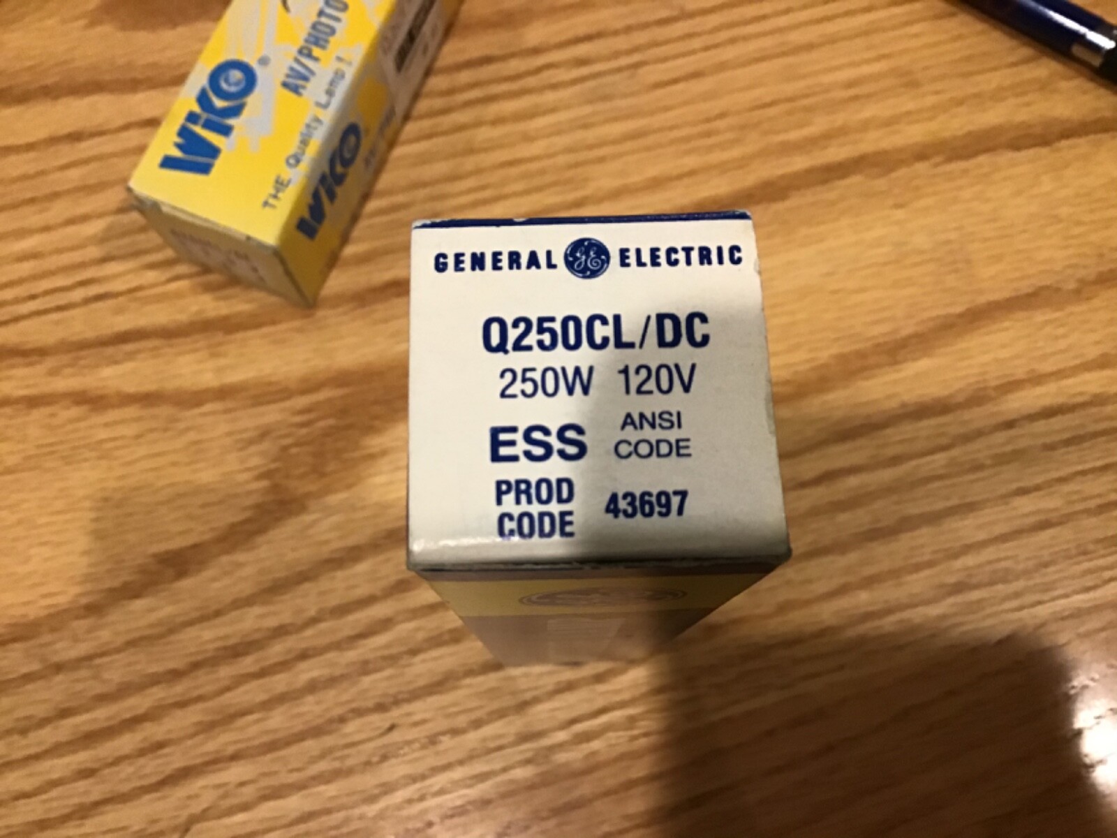 ESS 120V-250W GB Halogen Lamp