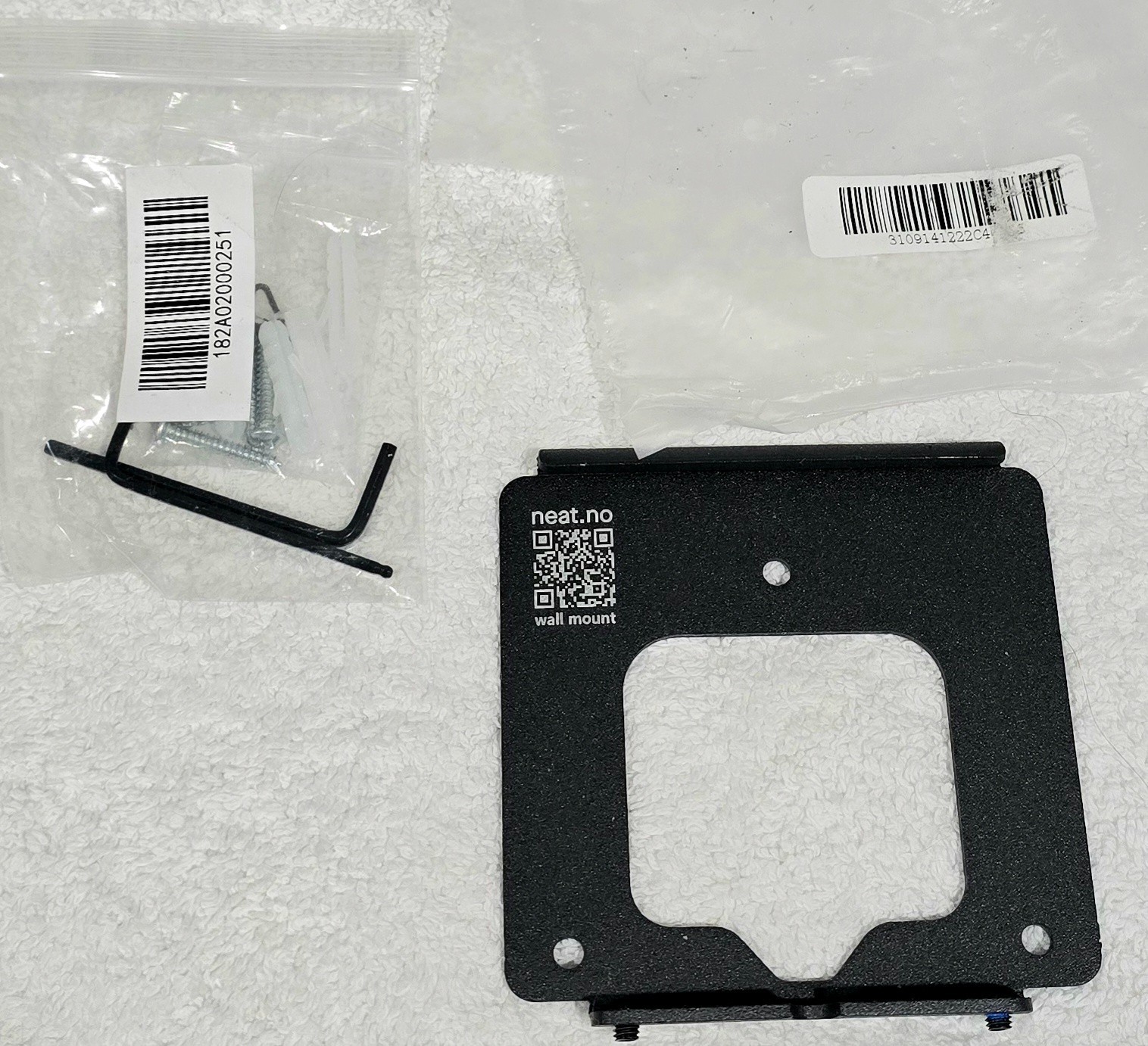 Neat NEATPAD Room Controller Scheduling. WALL  MOUNT ONLY. Brand new.