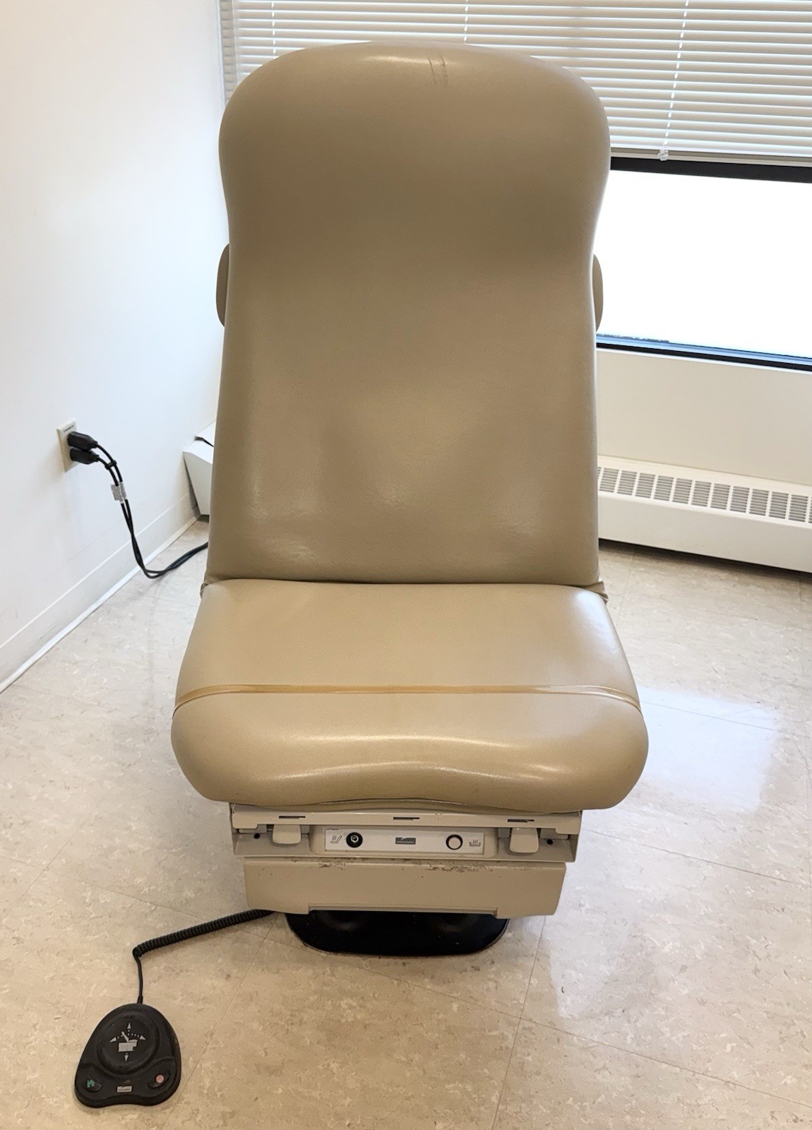 Midmark Ritter 623-008 Powered Exam Chair With Hand And Foot Control