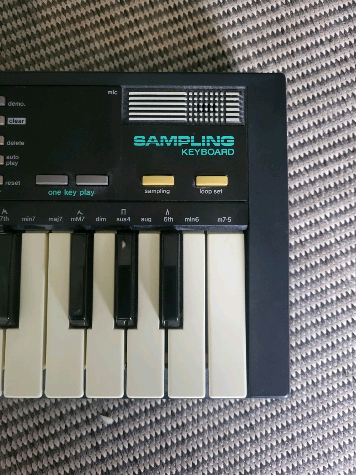 Casio SK-1 Vintage 32 Key Lo-Fi Sampling Electronic Keyboard Synthesizer Tested