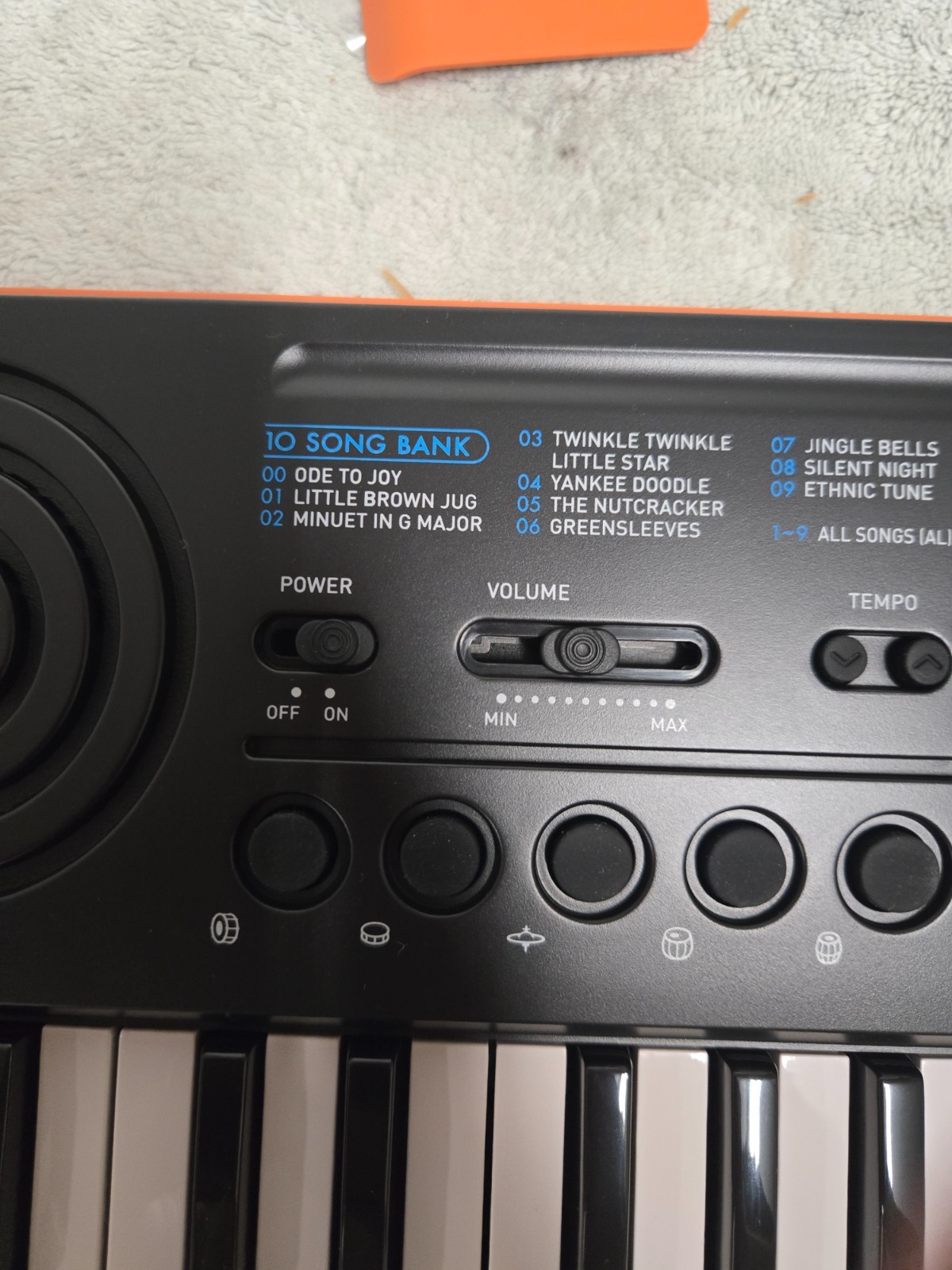 electronic keyboard, casio SA-76, batteries not included