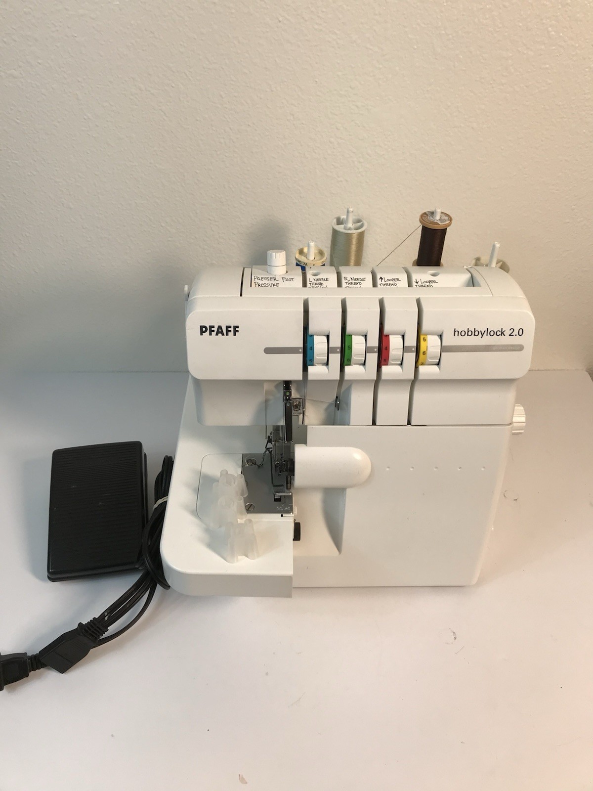 PFAFF Hobby Lock 2.0 - German Design Sterger Sewing Machine - READ DESCRIPTION
