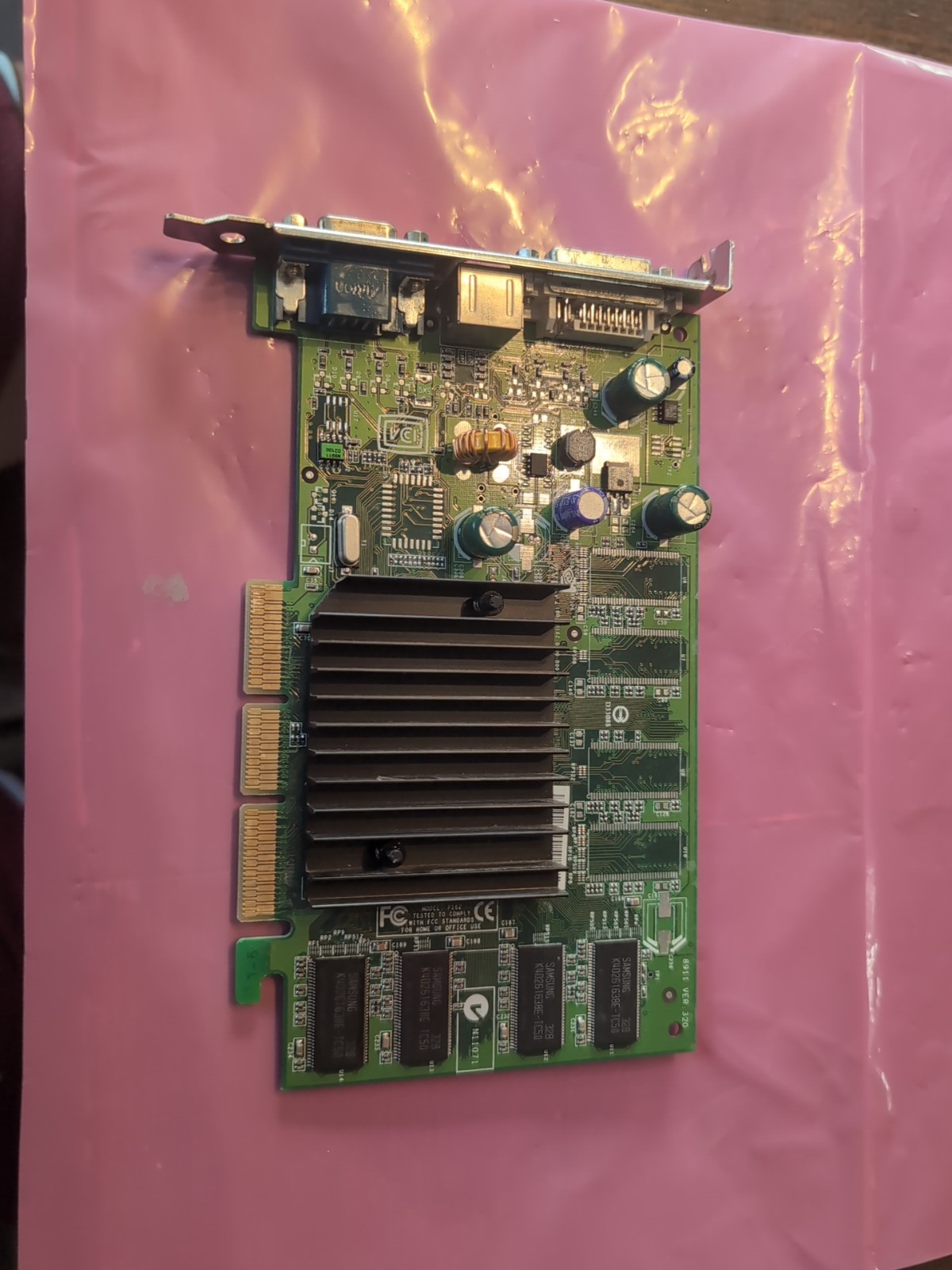 CN-09Y779-69702-38P-2721 nvidia 128MB agp video card with vga S-VID & dvi output