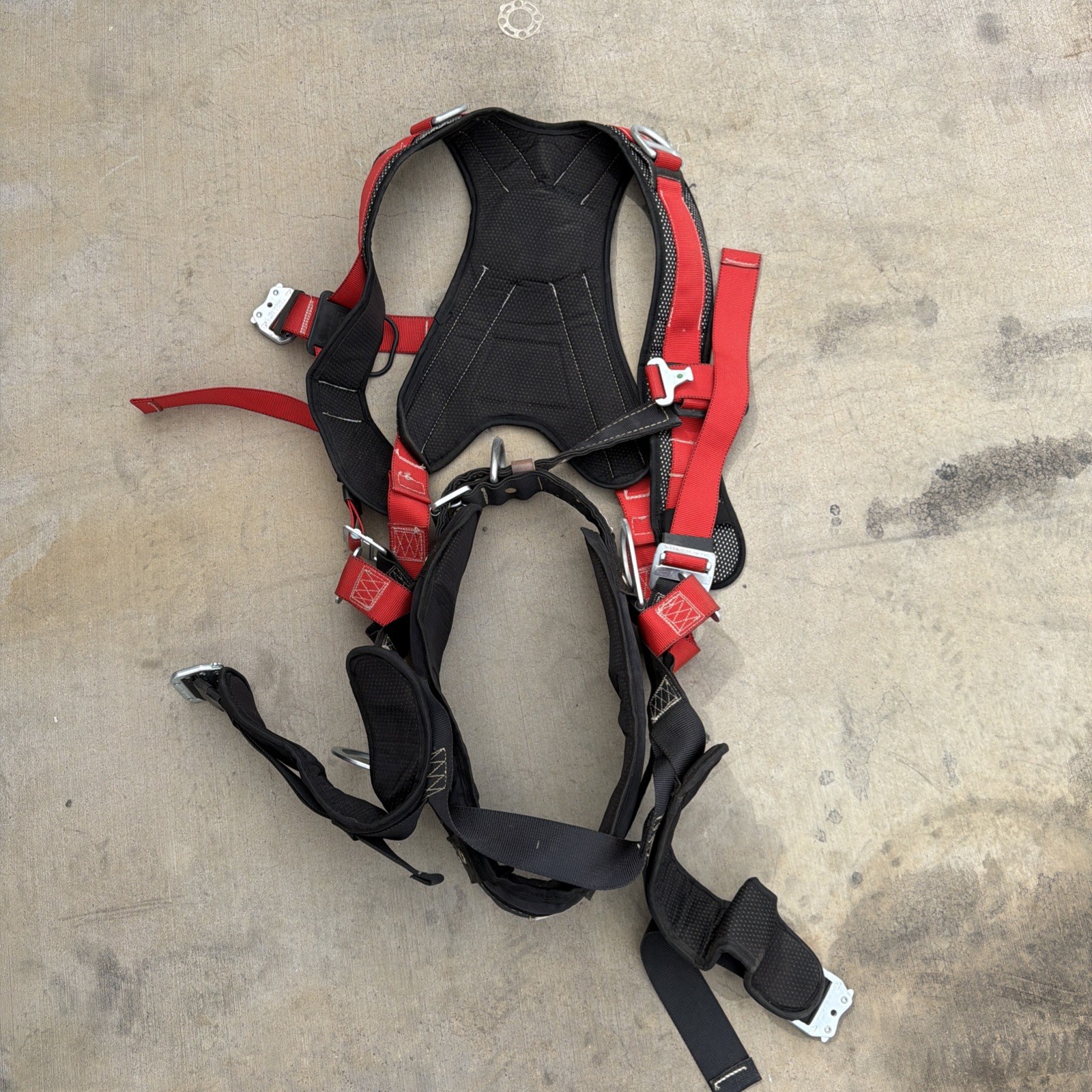 North Saf- T- Climb Harness Used size Large 733-201-002