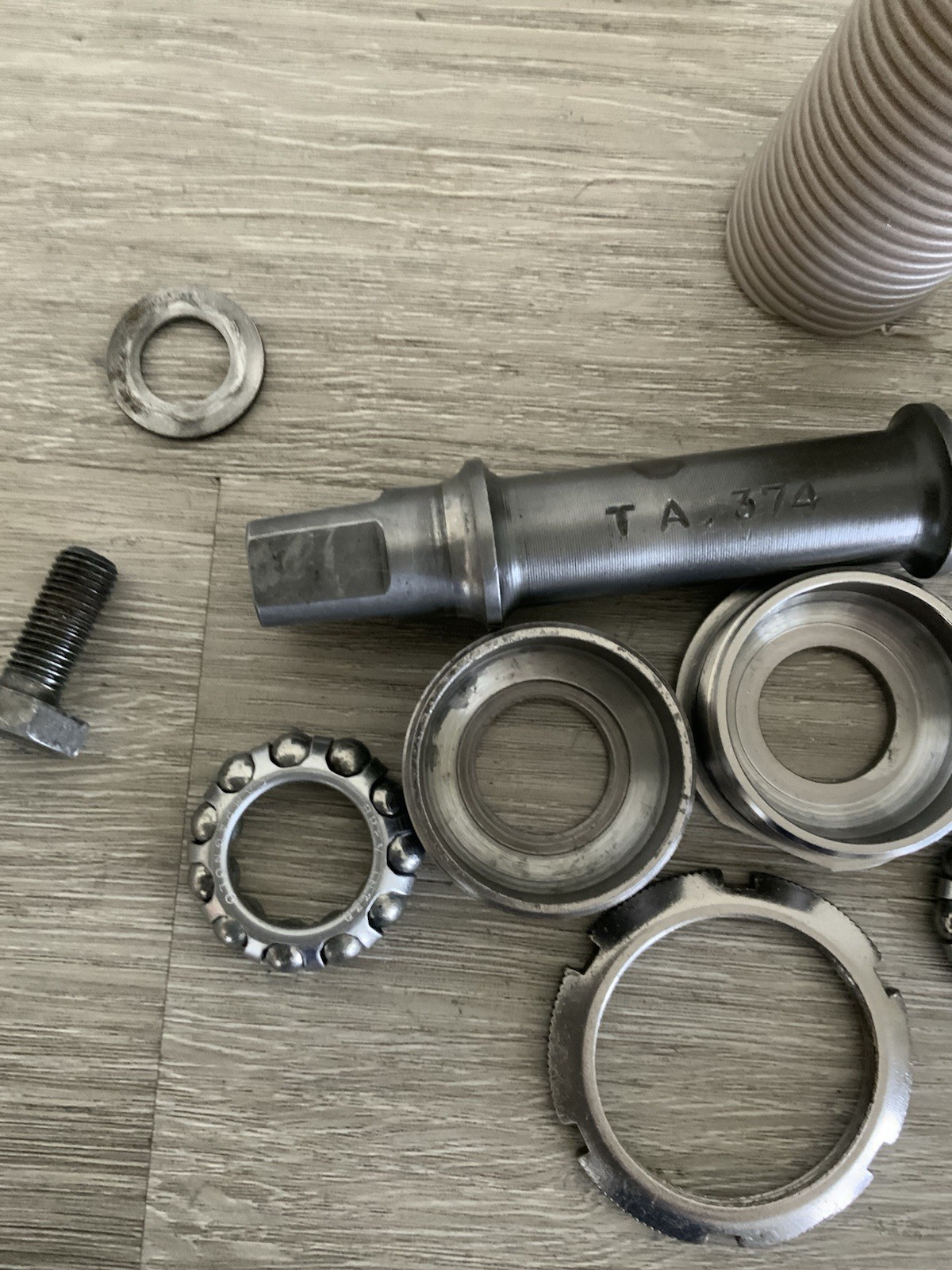 SPECIALITES TA BOTTOM BRACKET BRITISH THREADED 68-121 MM
