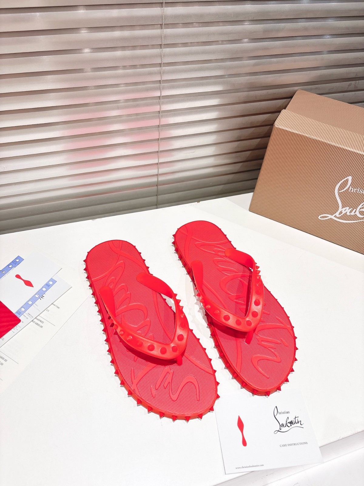 𝑪𝒉𝒓𝒊𝒔𝒕𝒊𝒂𝒏 𝑳𝒐𝒖𝒃𝒐𝒖𝒕𝒊𝒏 RED studded flip-flops Size 41