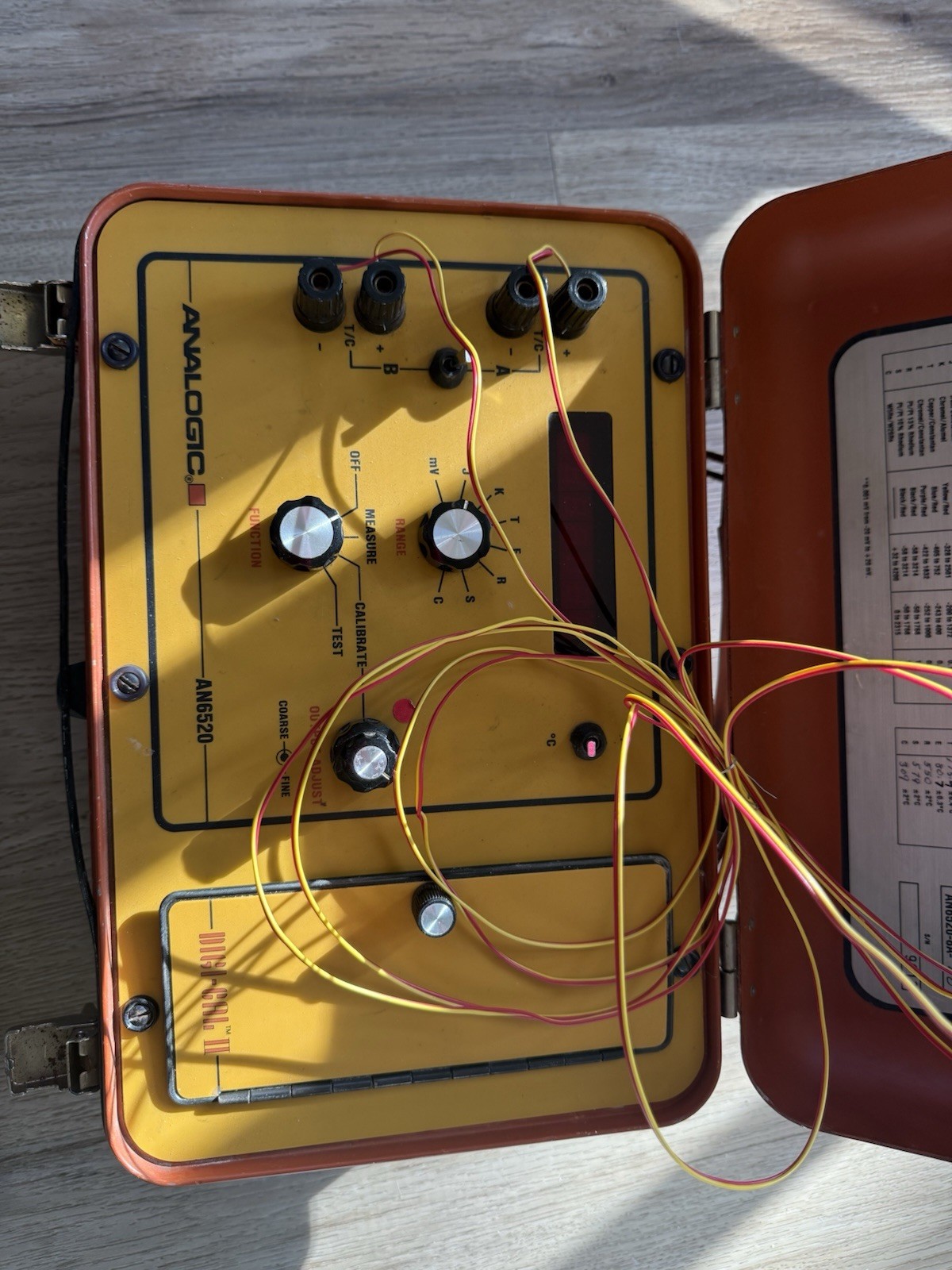 analogic thermocouple instrument calibrator