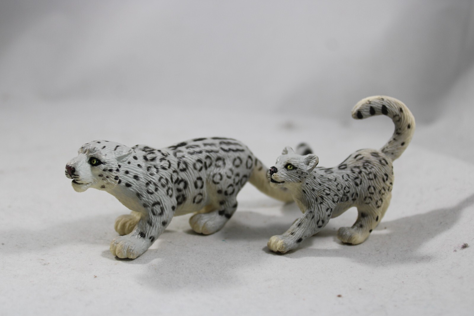 SNOW LEOPARD Animal Figurine Safari Ltd. toy Wild Safari Wildlife Lot Cub Kitten