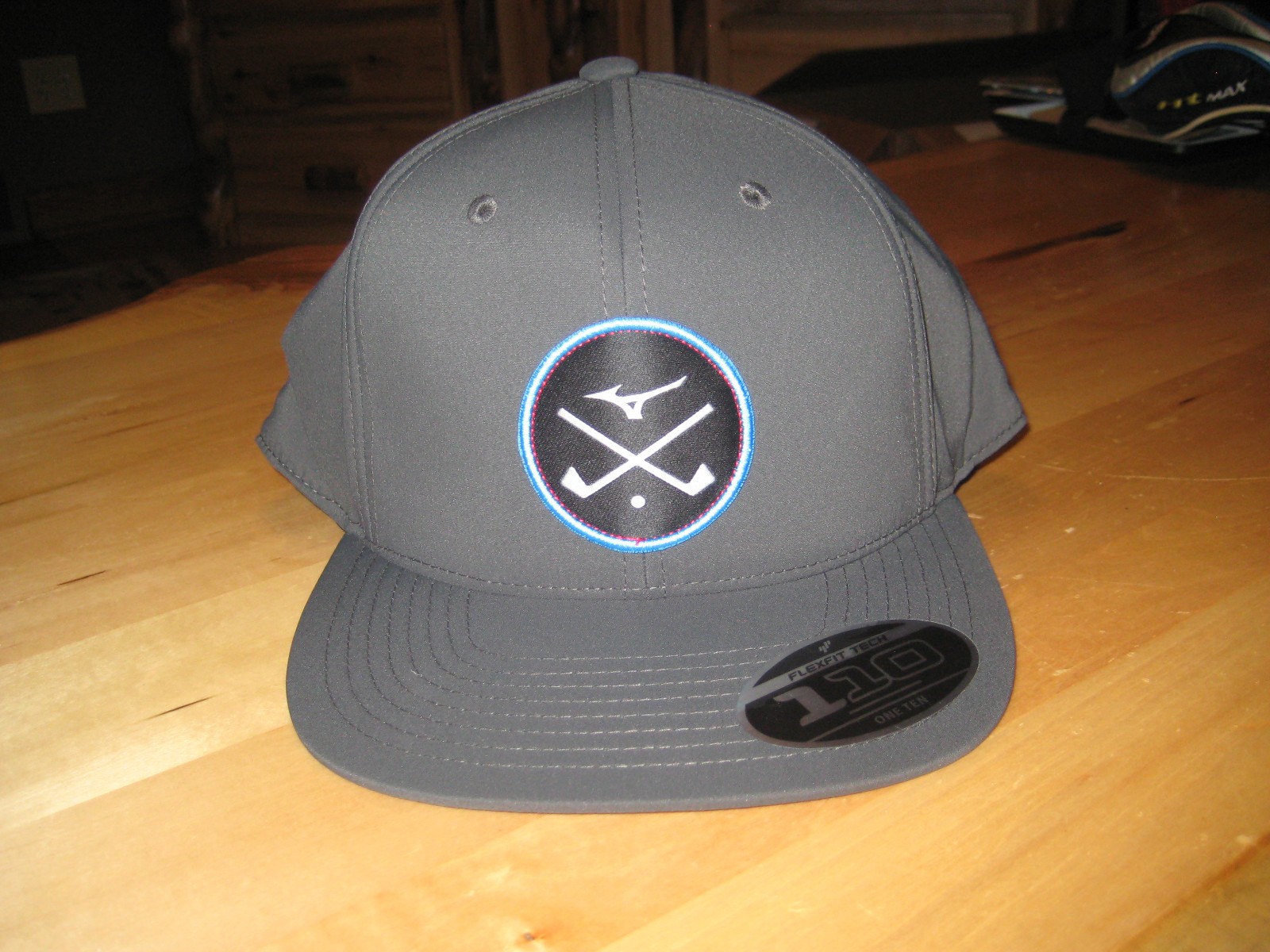 BRAND NEW Mizuno Crossed Clubs Snapback Tour cap  Charcoal  hat deal