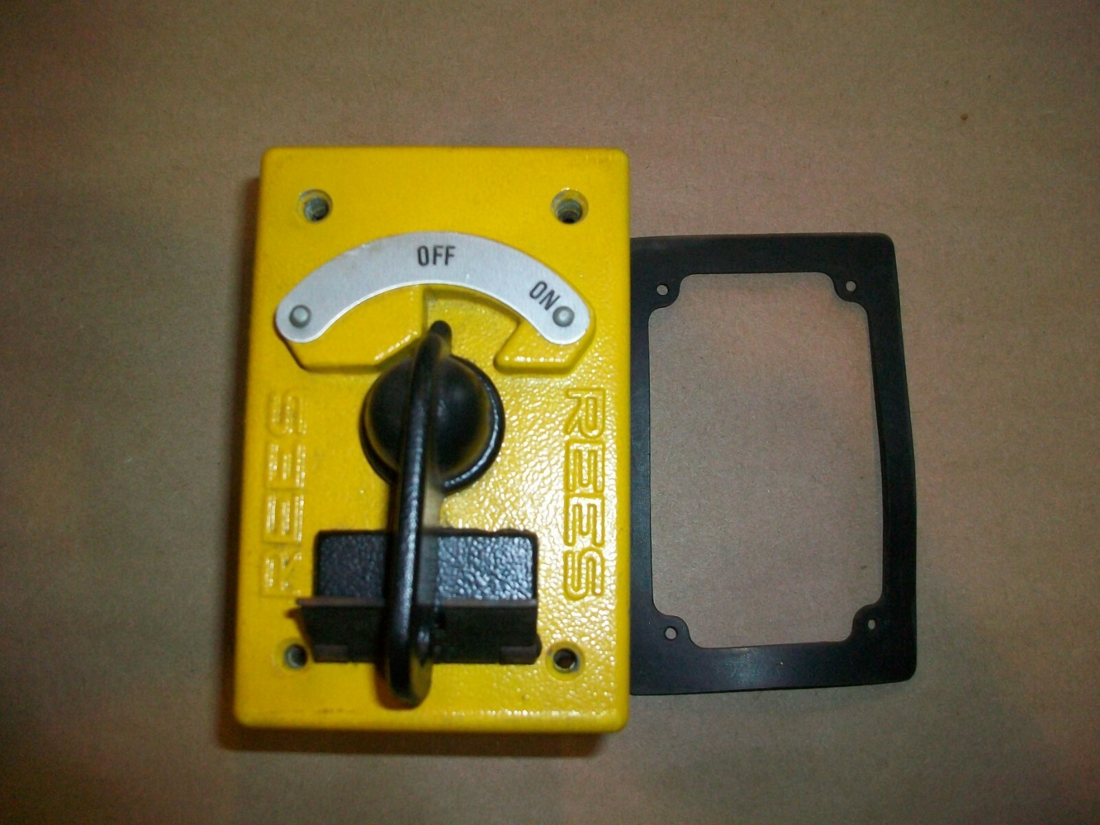 REES On Off Rotary Contact Selector Switch  04910-100
