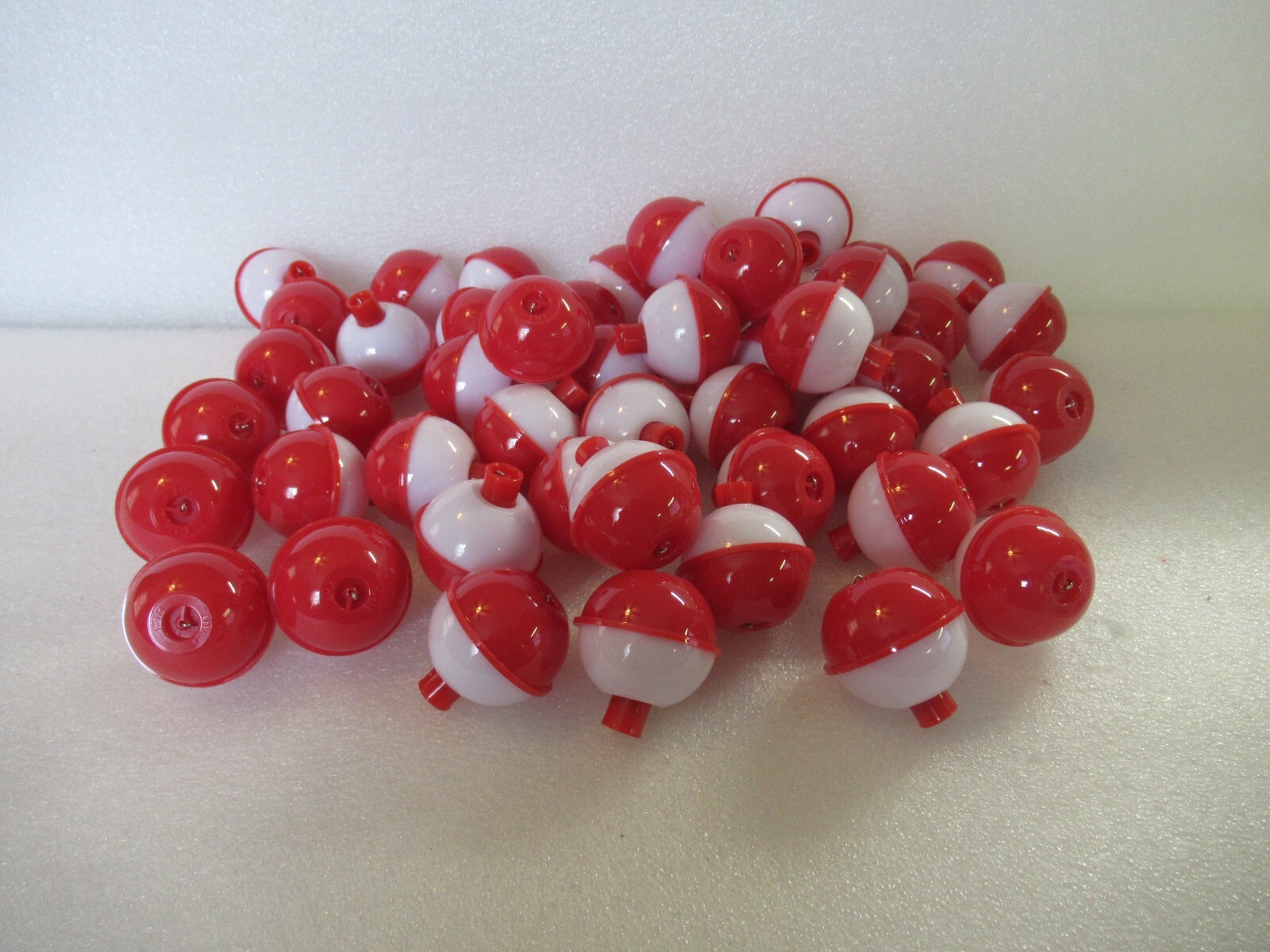 50 1.25" FISHING BOBBERS S-Medium Round Ball Floats Plastic Snap on Float Choice