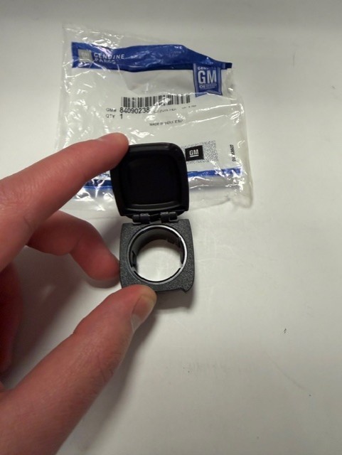 CENTER CONSOLE POWER OUTLET CAP 84090238 85054283