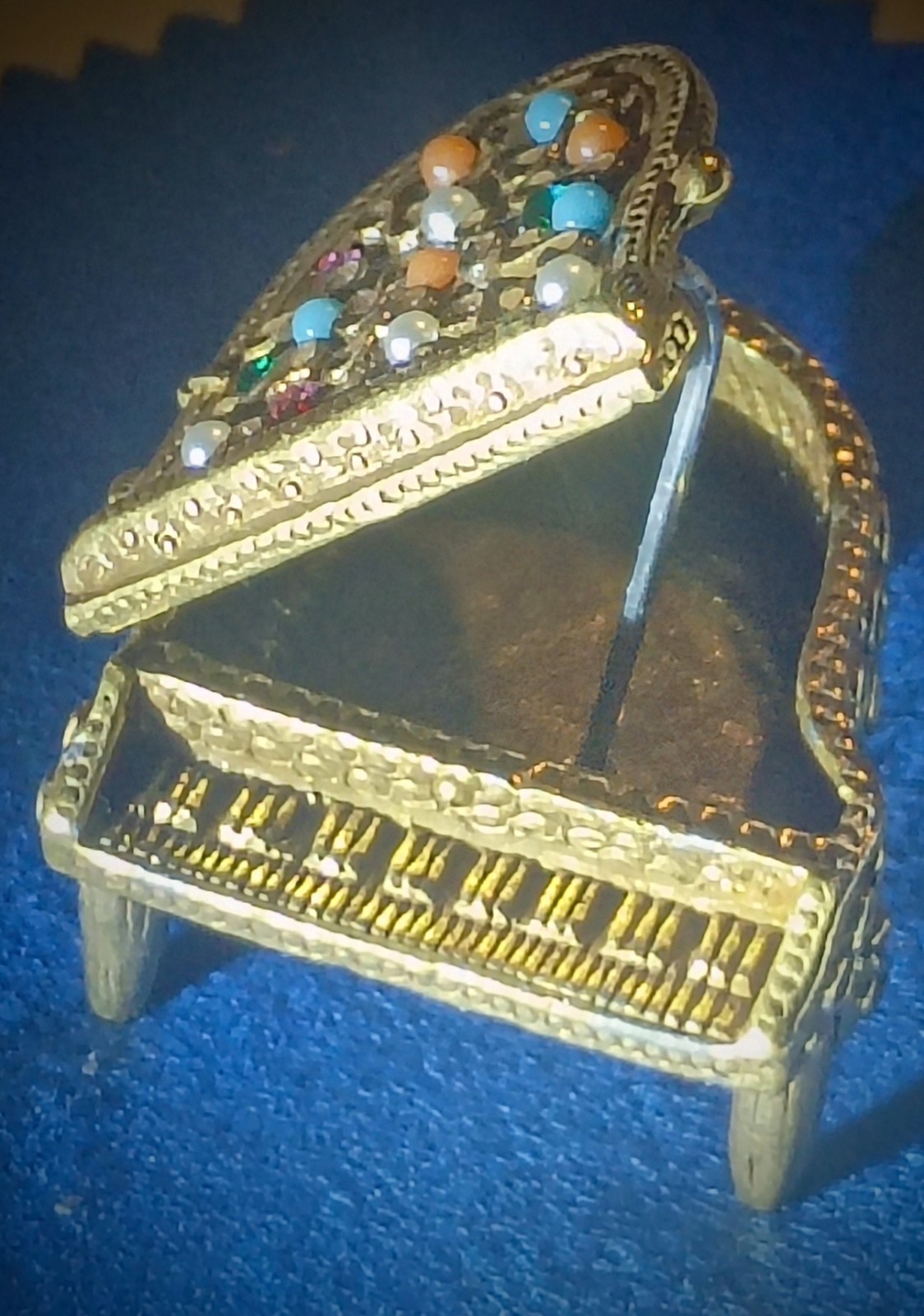 Vintage Judy Lee Gold Tone Metal Piano Box w/ Jewels ~ Spring Lid ~ Signed Base