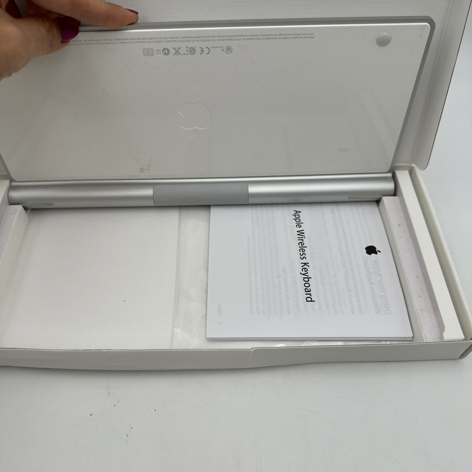 Apple A1314 Wireless Keyboard - White