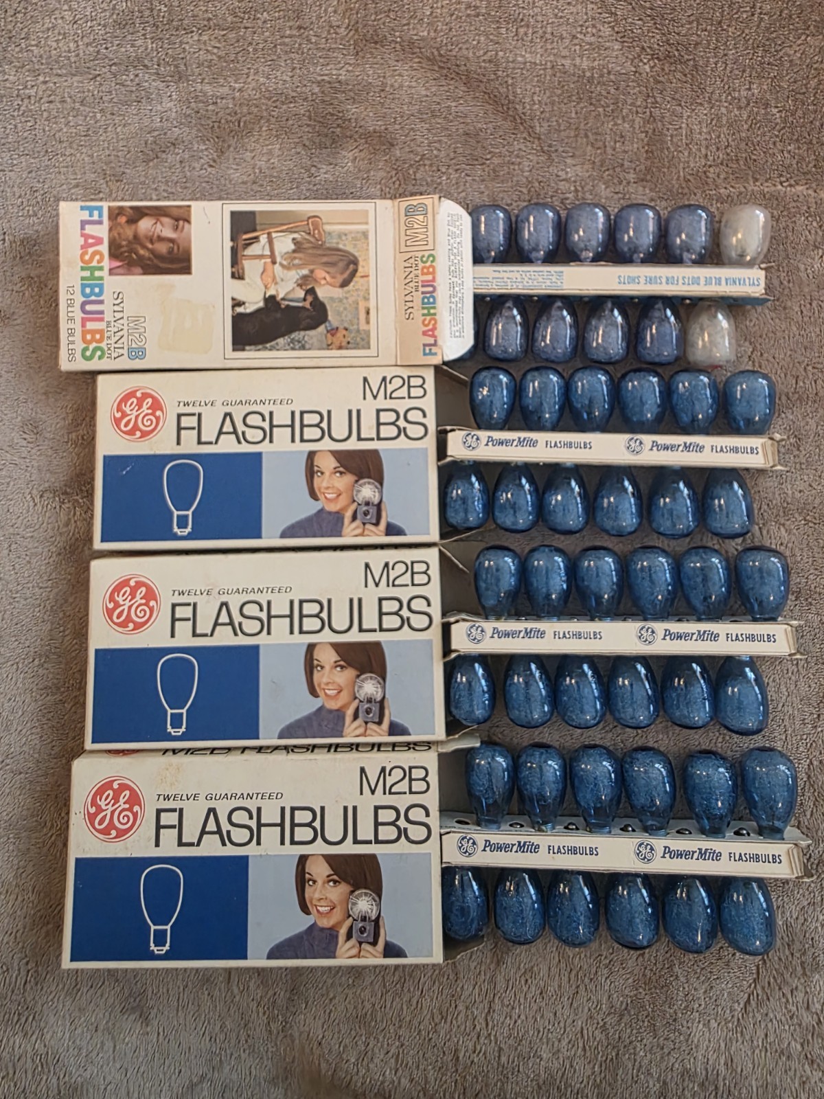 Vintage GE M2B Flashbulbs – 46 Blue Bulbs – General Electric New Old Stock