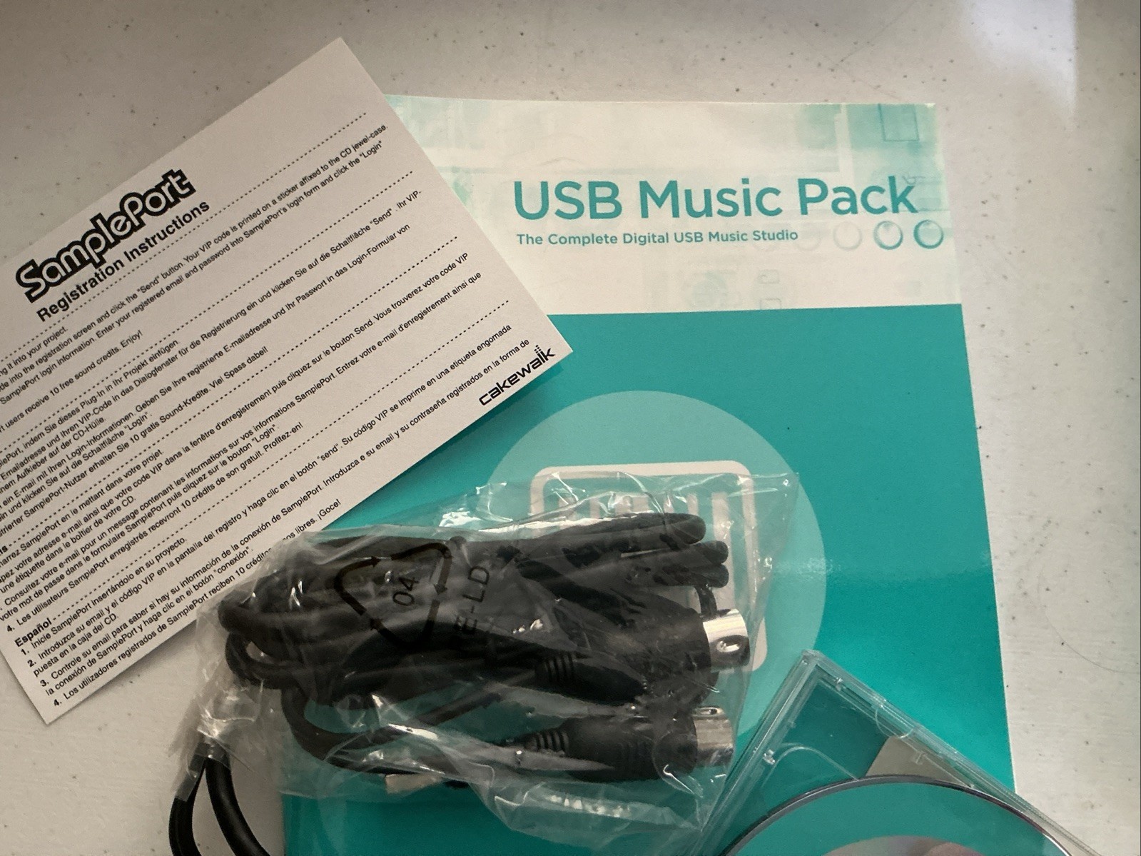 Cakewalk USB MIDI Interface UM-1g And Music Recording Software Open Box
