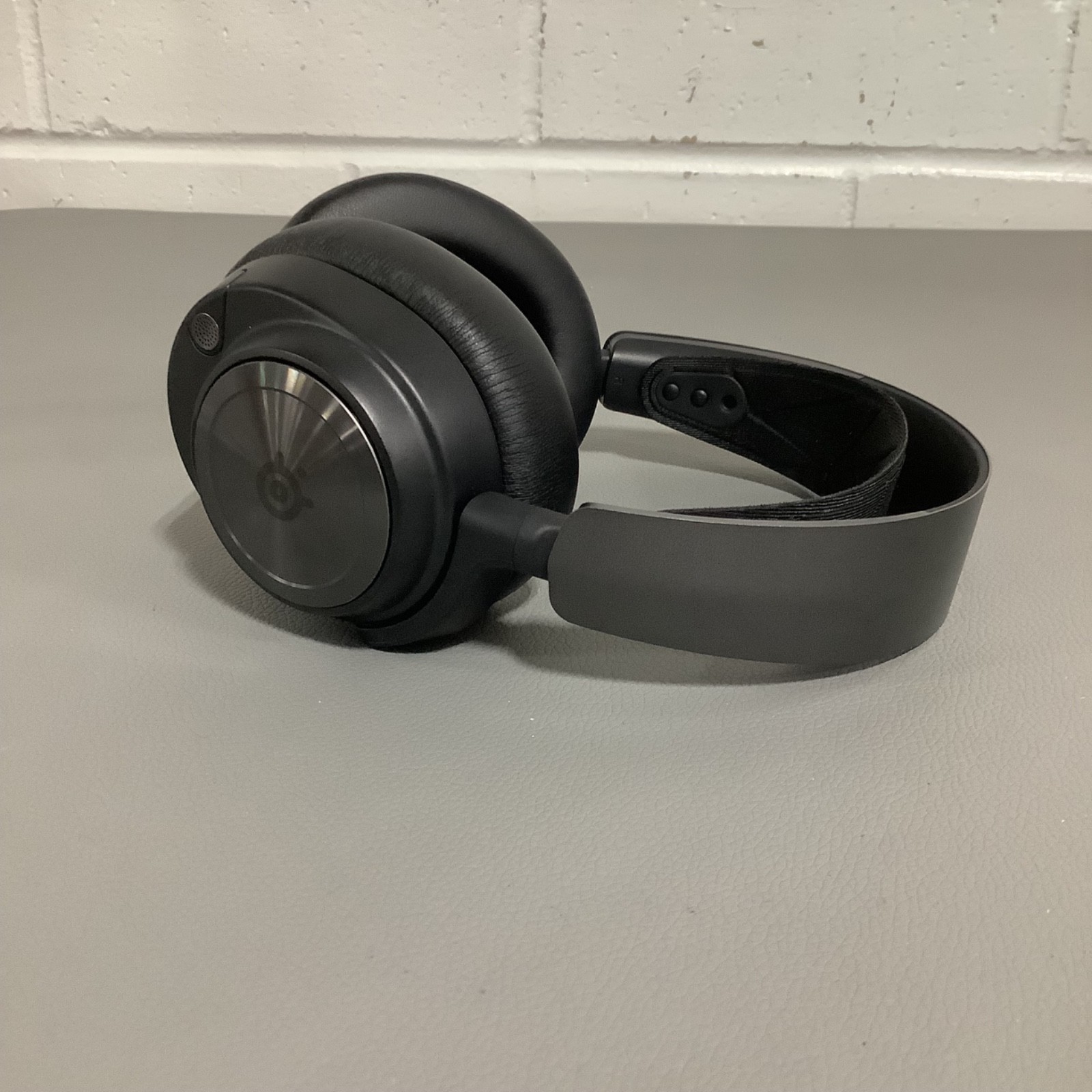 SteelSeries Arctis Nova Pro Wired Xbox Multi-System Gaming Headset