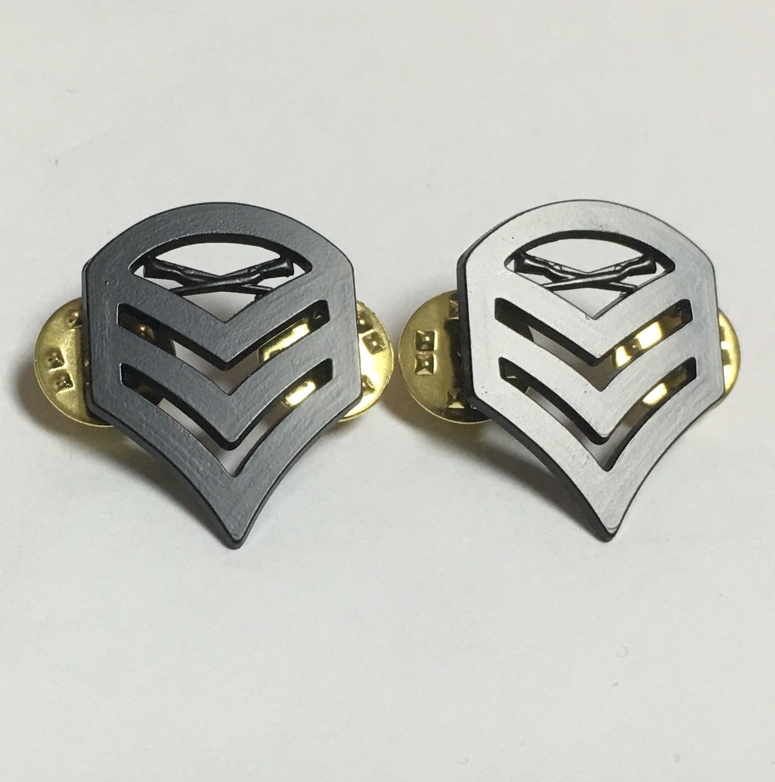 Pair Of US USMC Marine Corps Staff Sergeant Insignia Rank Metal Badge Pin