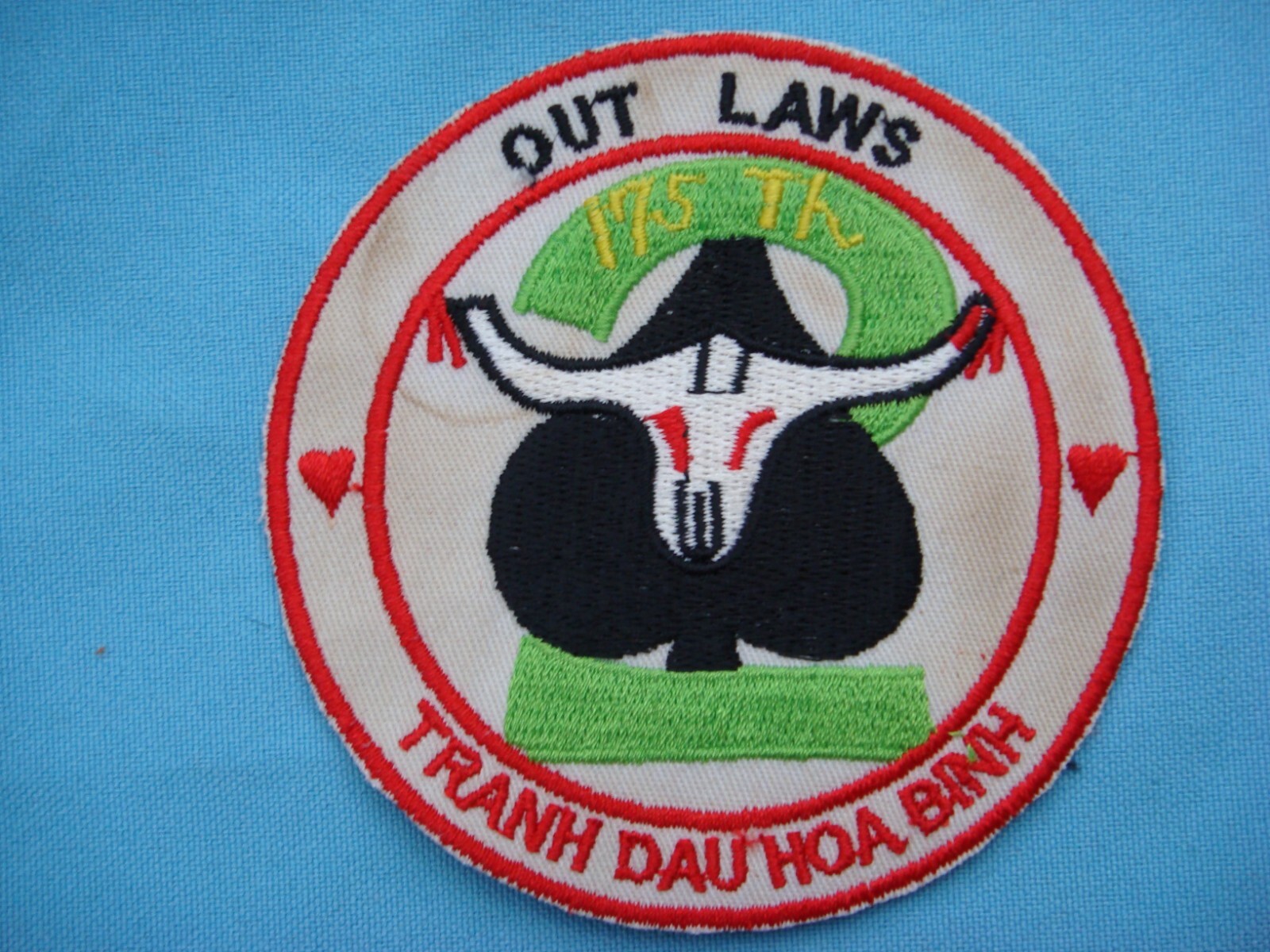 VIETNAM WAR PATCH, US Army 2nd PLT 175th ASSAULT HELICOPTER Co. OUTLAWS