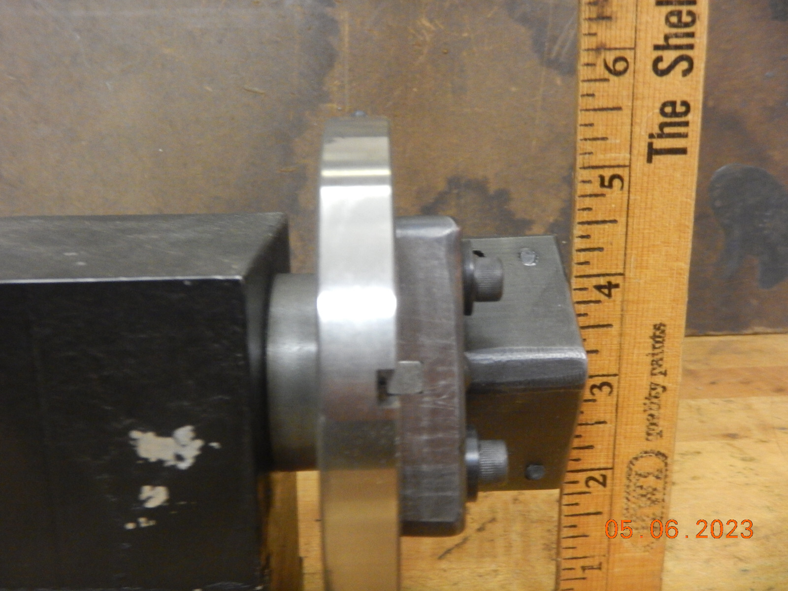 SMALL GRINDER GRINDING PUNCH FORMER SPIN FIXTURE WITH V BLOCK