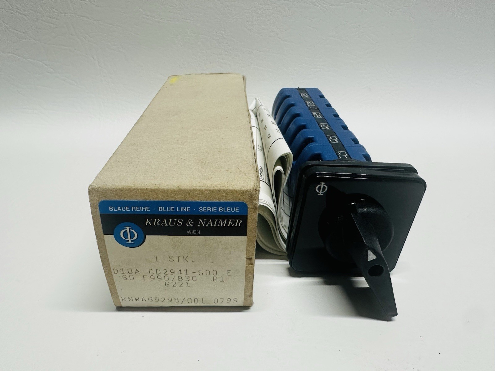 NEW Kraus & Naimer D10A CD2941-600 Rotary Switch