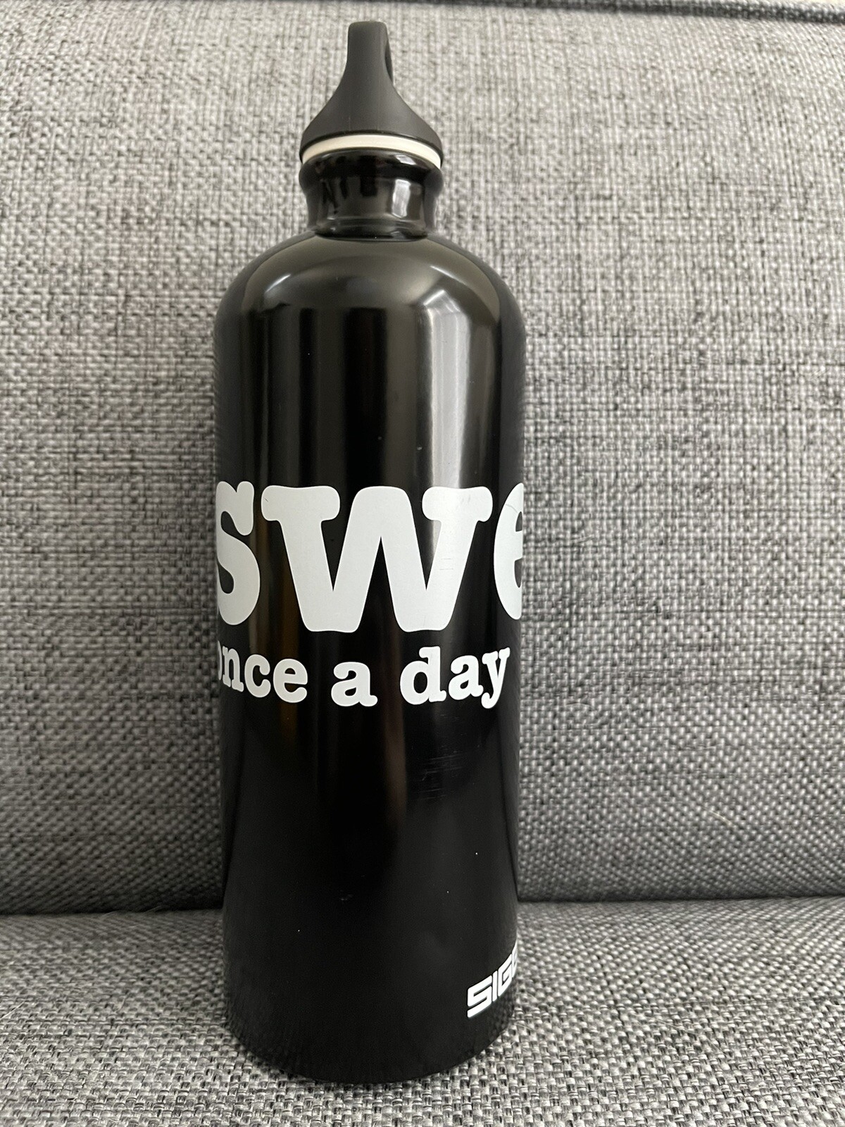 SIGG X LULULEMON BLACK SWEAT ONCE A DAY WATER BOTTLE SWISS MADE 1L ONE 1 LITER