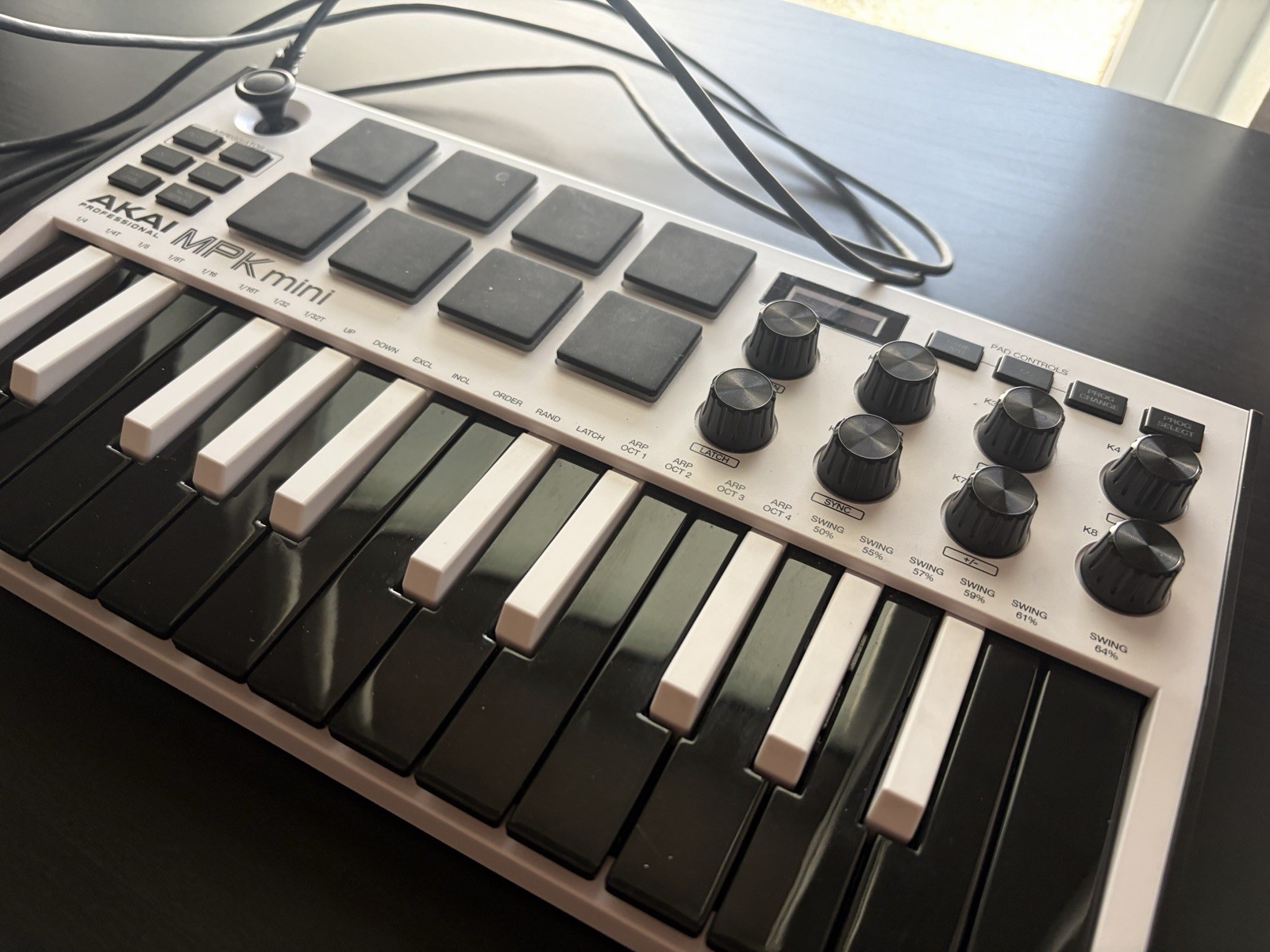 Akai MPK mini 25-Key MIDI Keyboard Controller Pad Triggers Arpeggiator USB