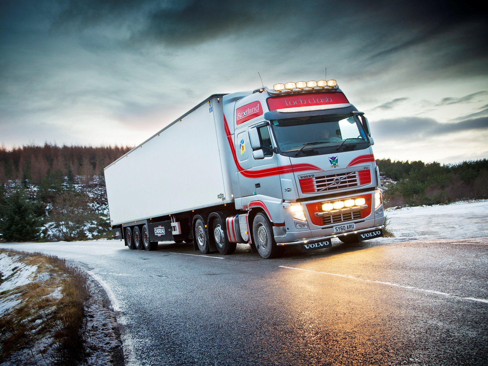 Cars 2008 volvo f h 540 62 uk spec semi Desk Mat Stitched