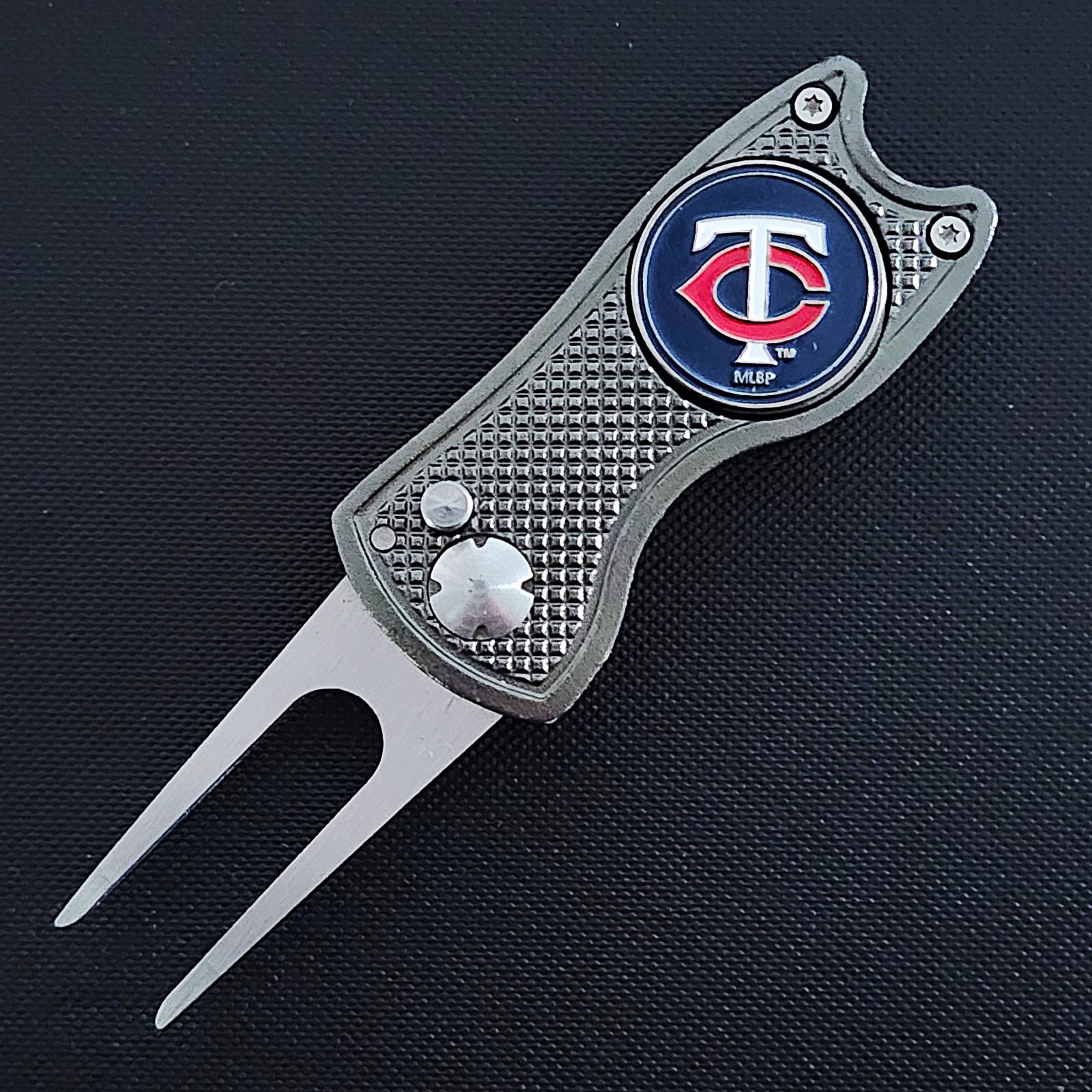 MLB Minnesota Twins Switchblade Divot Repair Tool With 2-Sided Golf Ball Marker