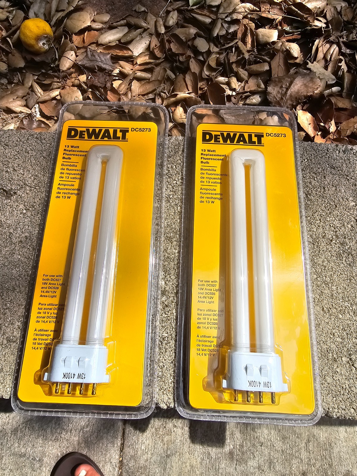 2 Pieces DeWalt DC5273 13 Watt Fluorescent Bulb For DC527 /DC528 Light Brand New