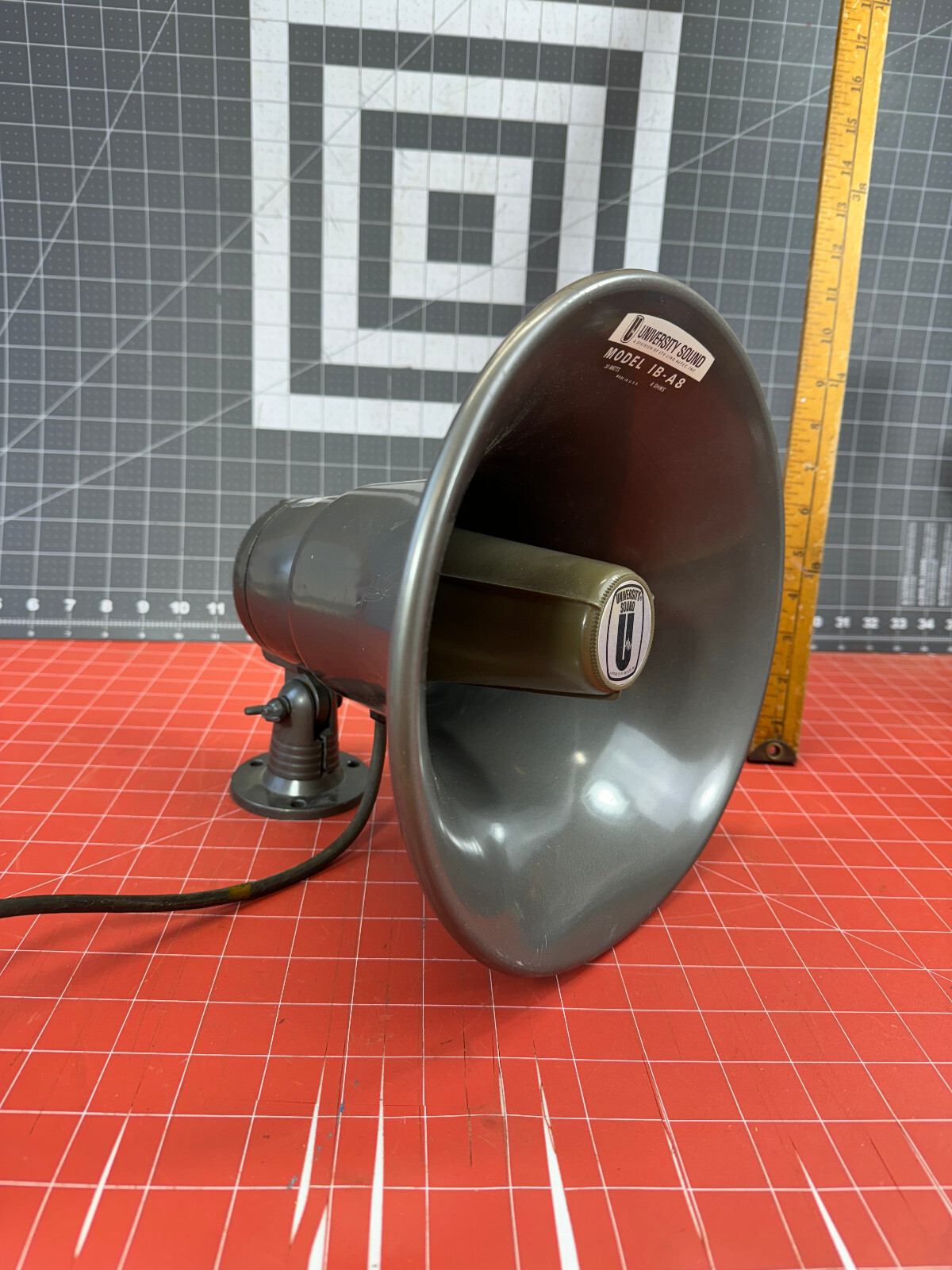 University Sound IB-A8 Loud Speaker