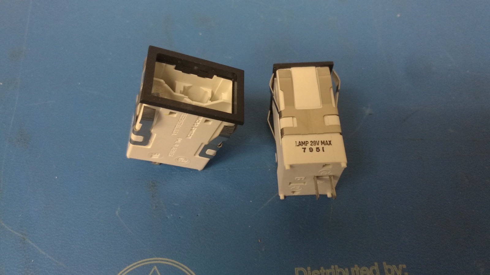 Lot of 2 pcs  Honeywell Micro Switch AML41FBA2 Switch Indicators NEW