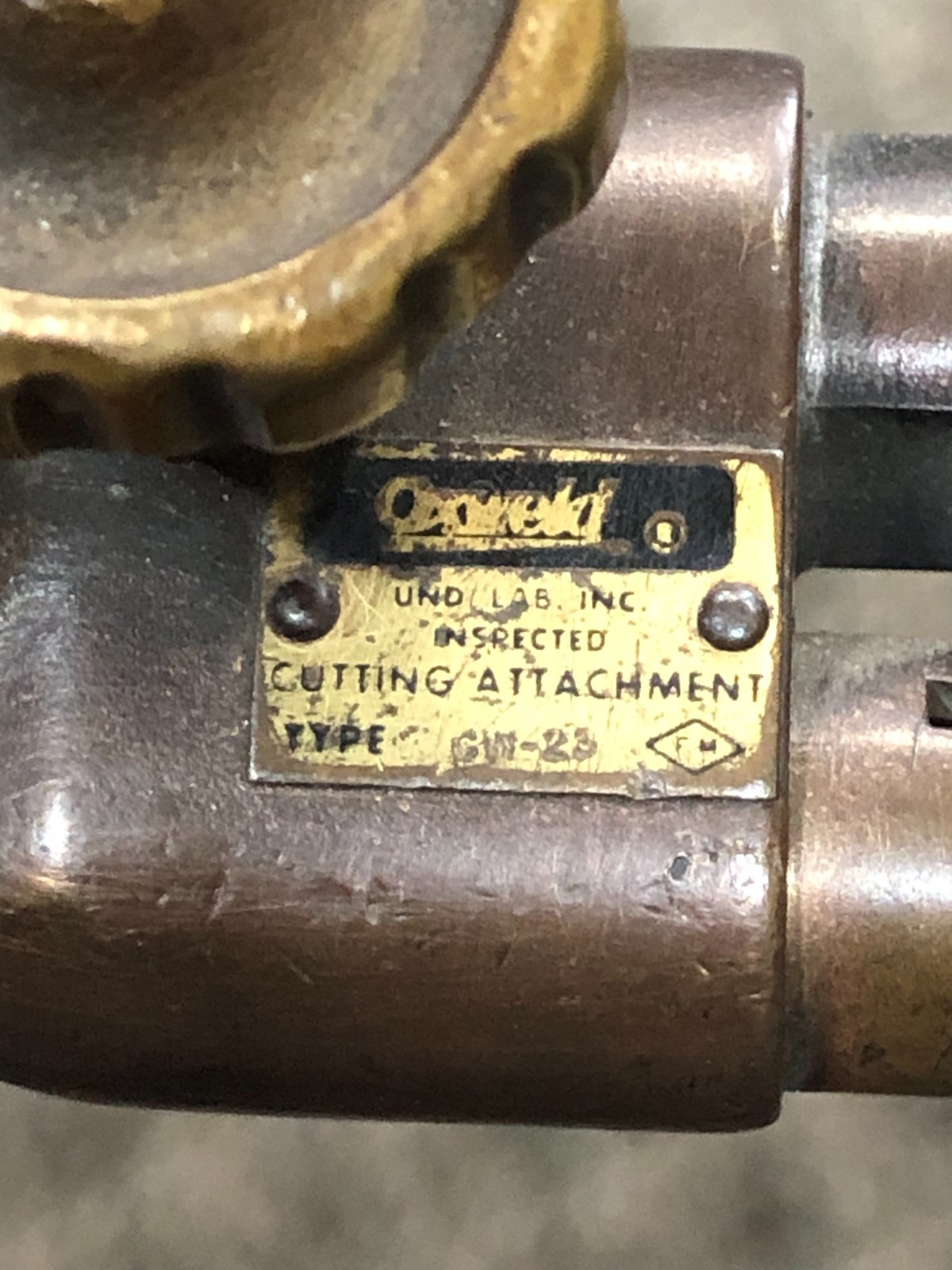 Oxweld CW-23 Angle Head Cutting Torch Attachment with W-17.