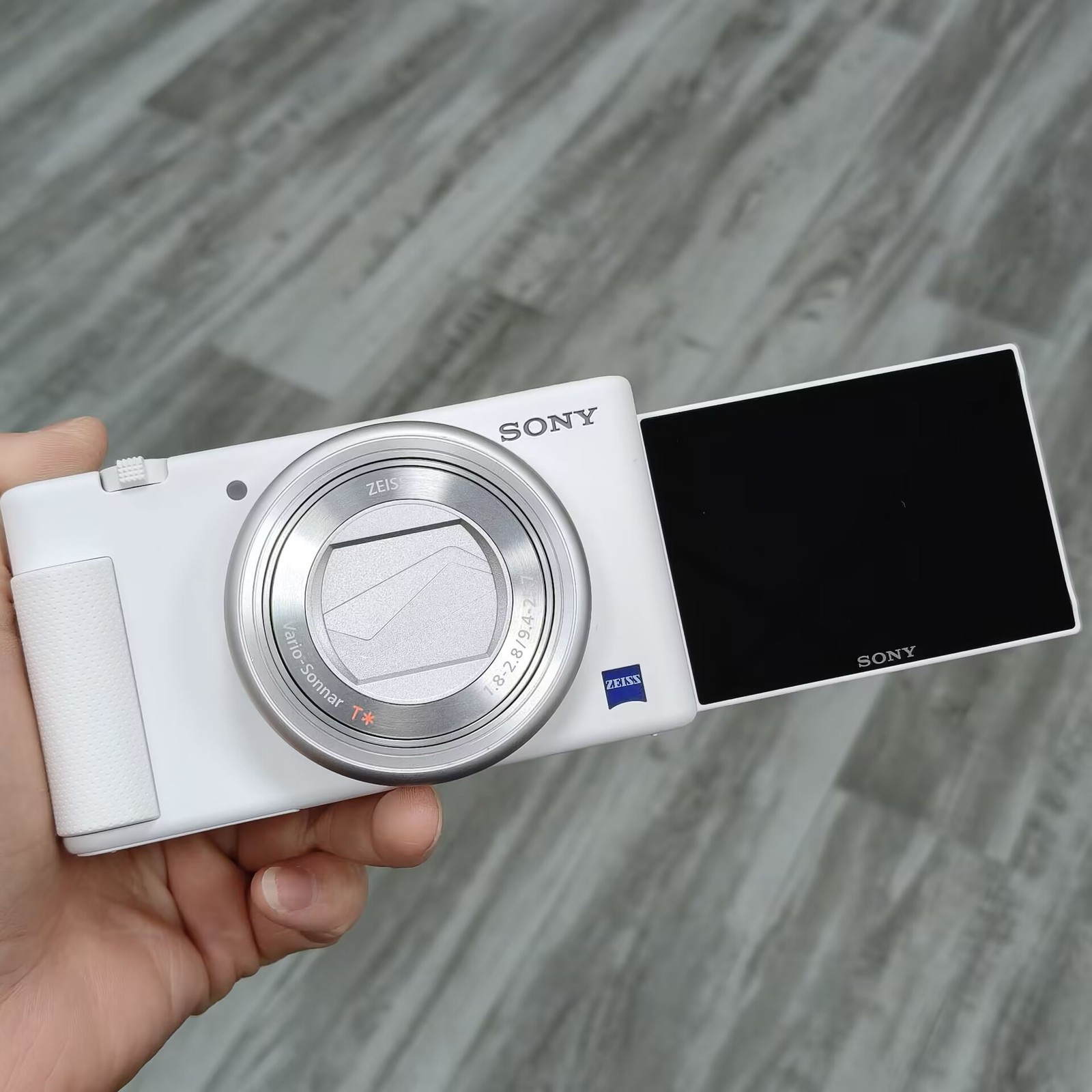 Sony ZV-1 20.1MP/4K Flip-out Compact Vlog Digital Camera w/ SD Card - 95% New