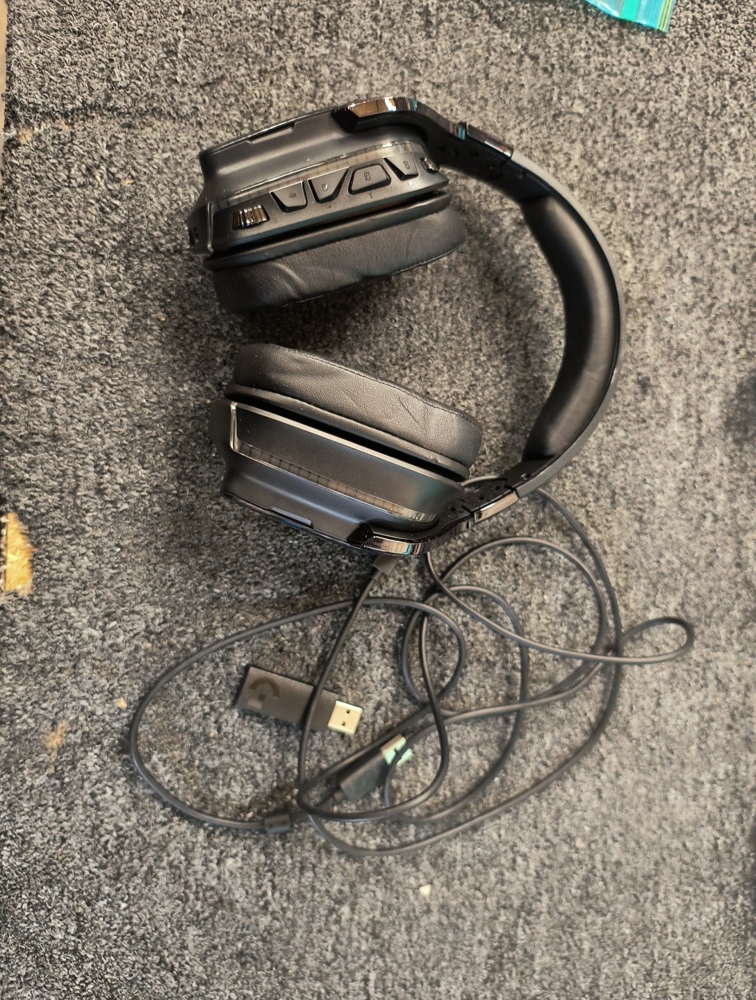 Logitech G935 Black Wireless Gaming Headphones Slightly Used L6