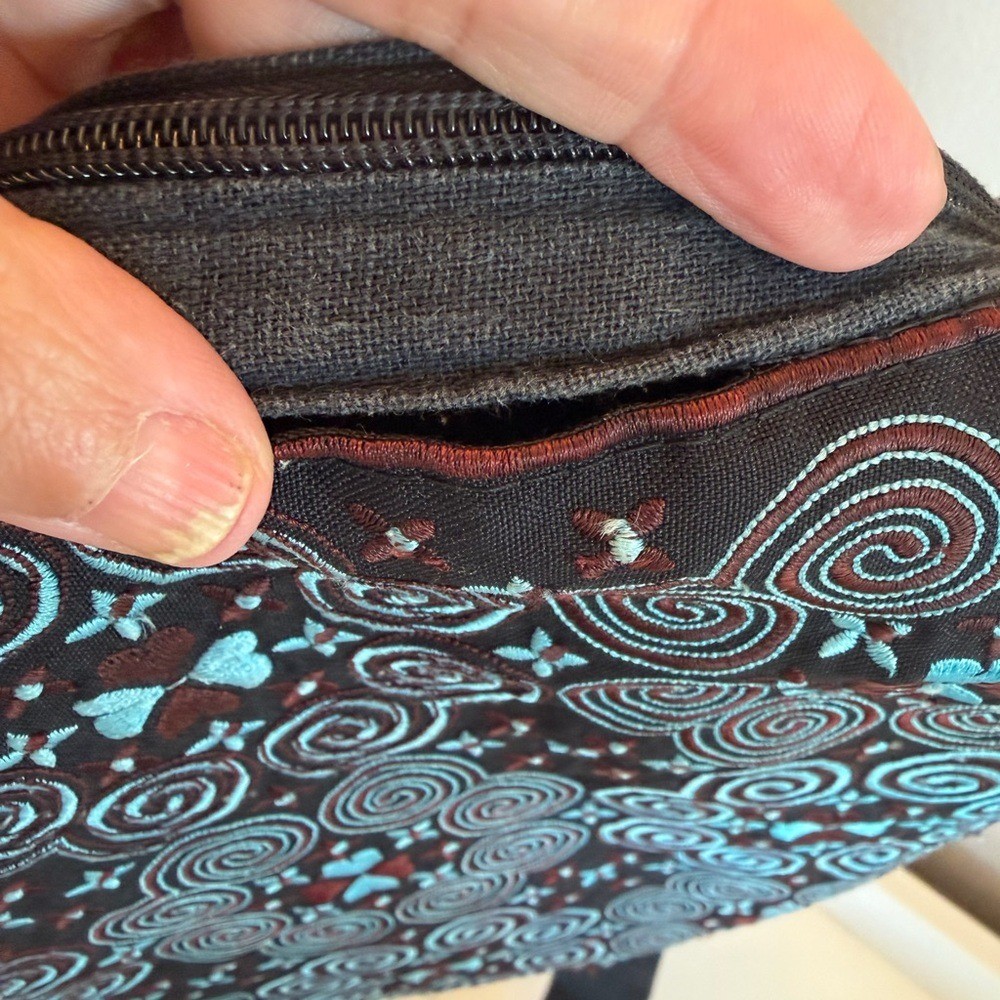 Elegant Black and Gray Patterned Shoulder Bag