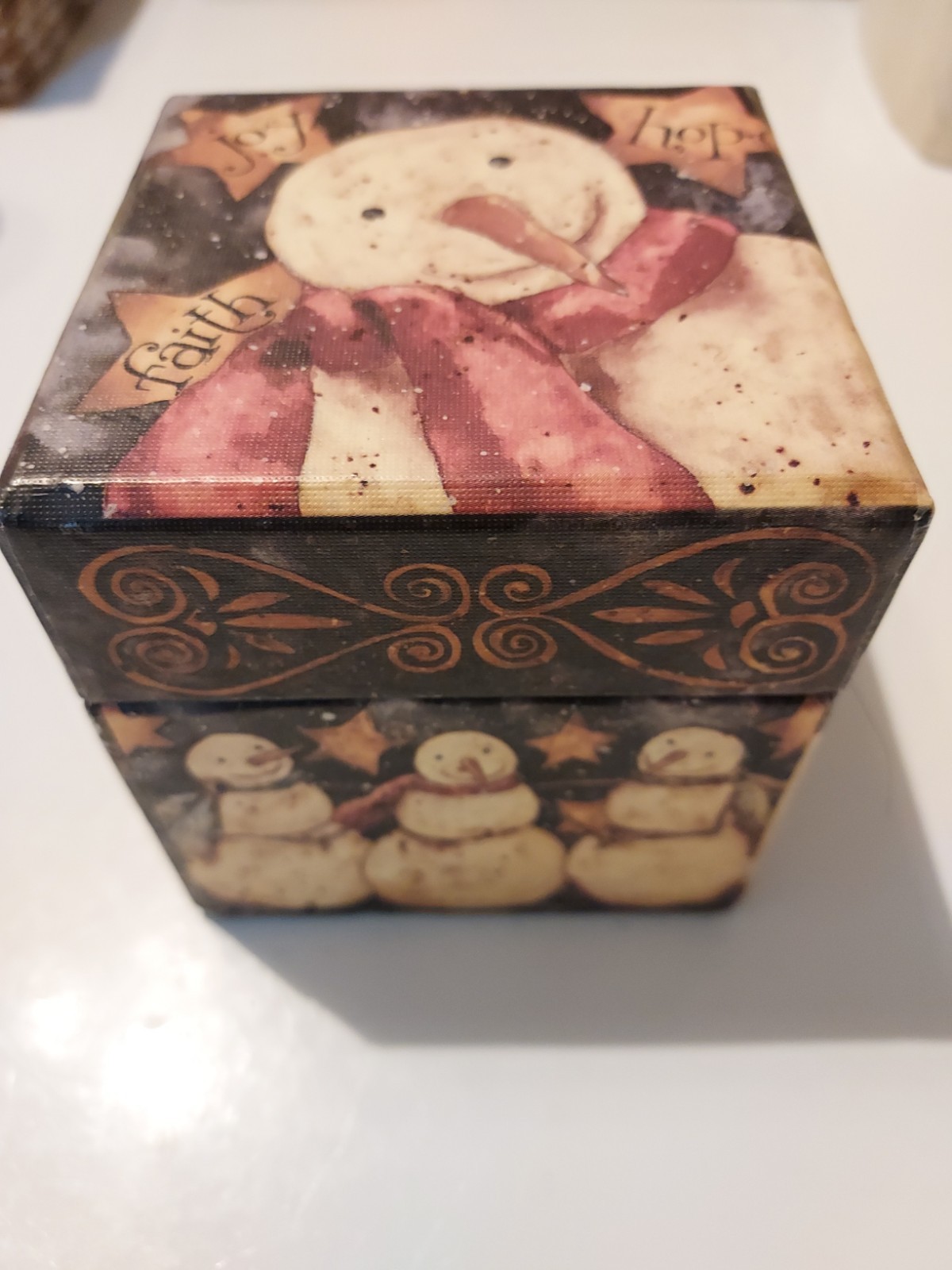 Bob's Boxes Primitive "Believe in Bob" Features KHC #6 R.A.Lang Co 7"x7" Inch