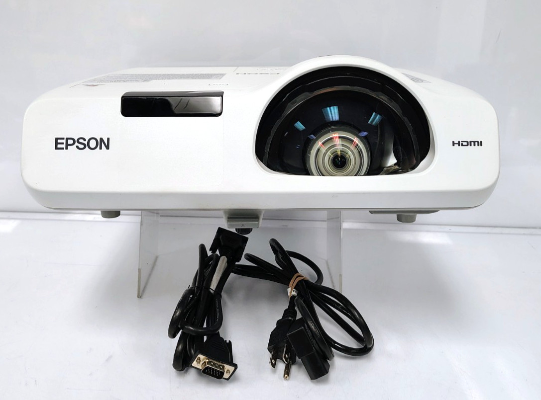Epson PowerLite 520 Tri-LCD 2700 ANSI Projector - 1435 Used Lamp Hrs
