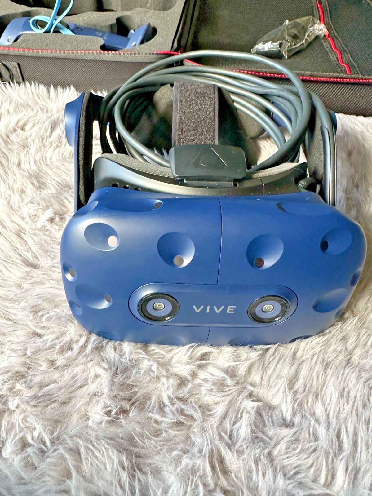 HTC VIVE Pro Headset VR Full Set Complete System Virtual Reality Kit with Pouch