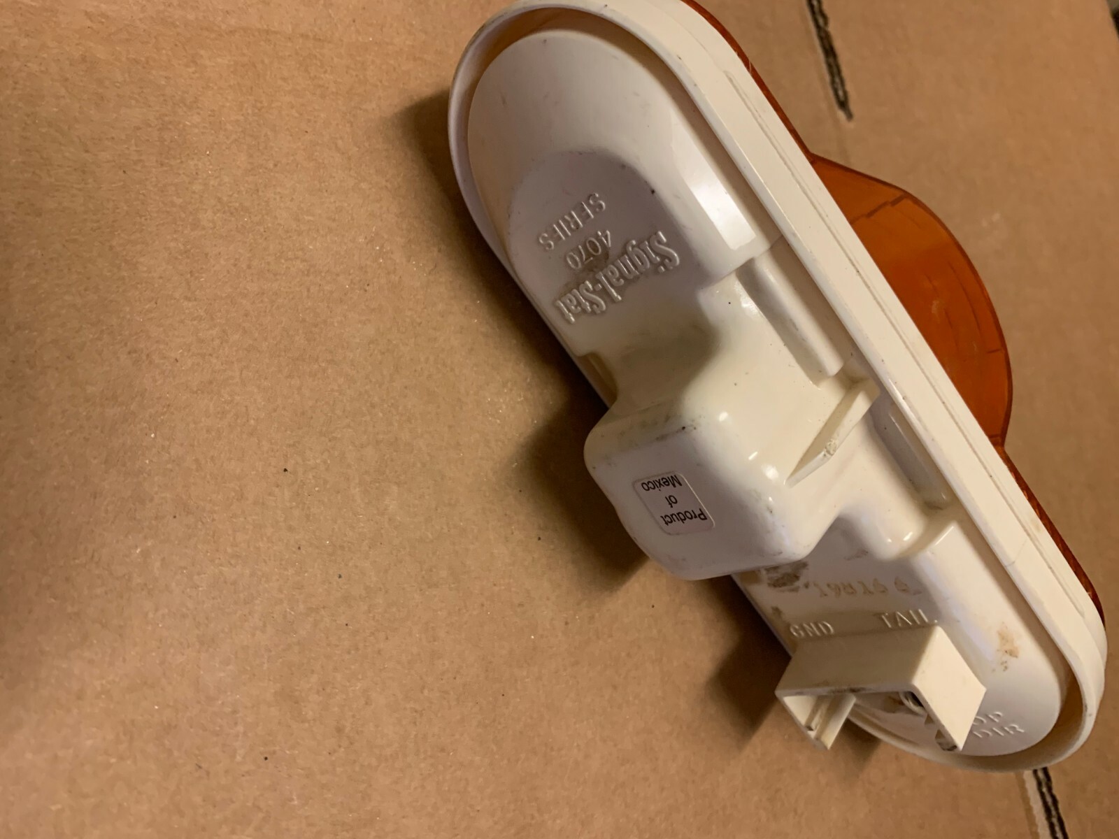 ONE GENUINE SIGNAL-STAT ORANGE STOP TURN TAIL LIGHT 4073