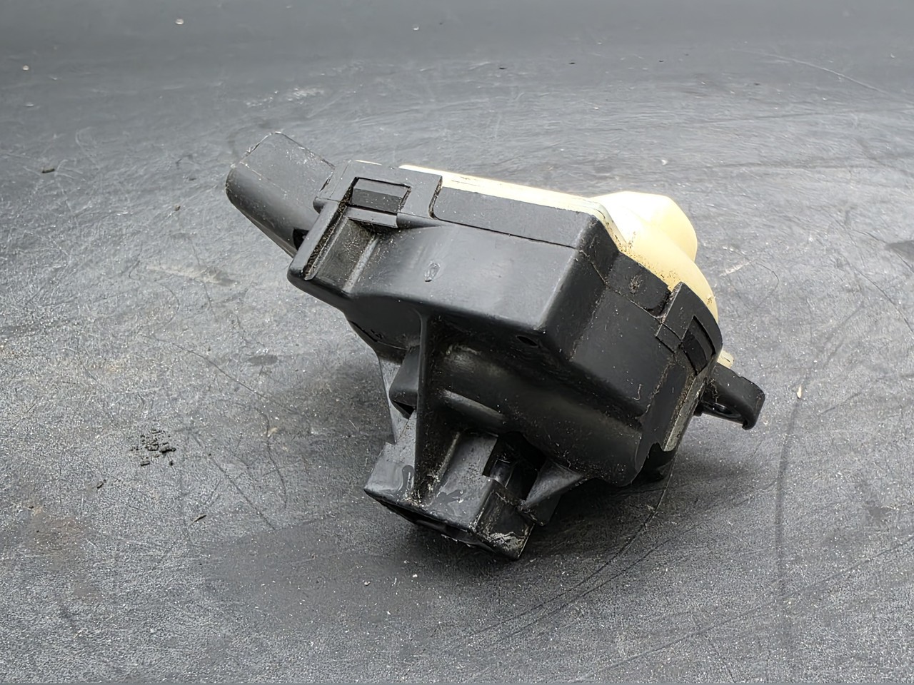 OEM Mopar Ignition Switch 4685719AI Used