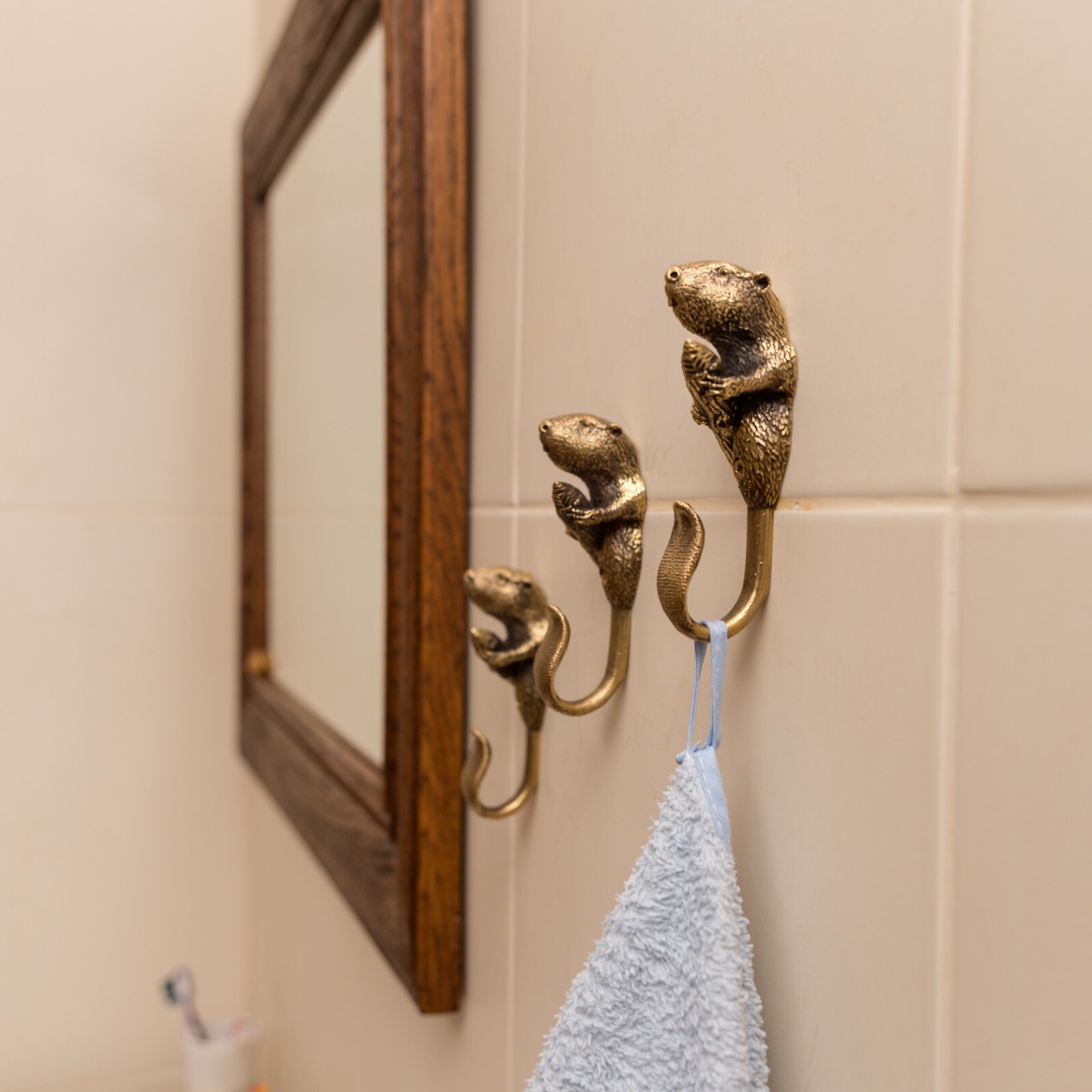 Brass beaver-shaped wall hook, sturdy decorative hook. Wall hooks unique